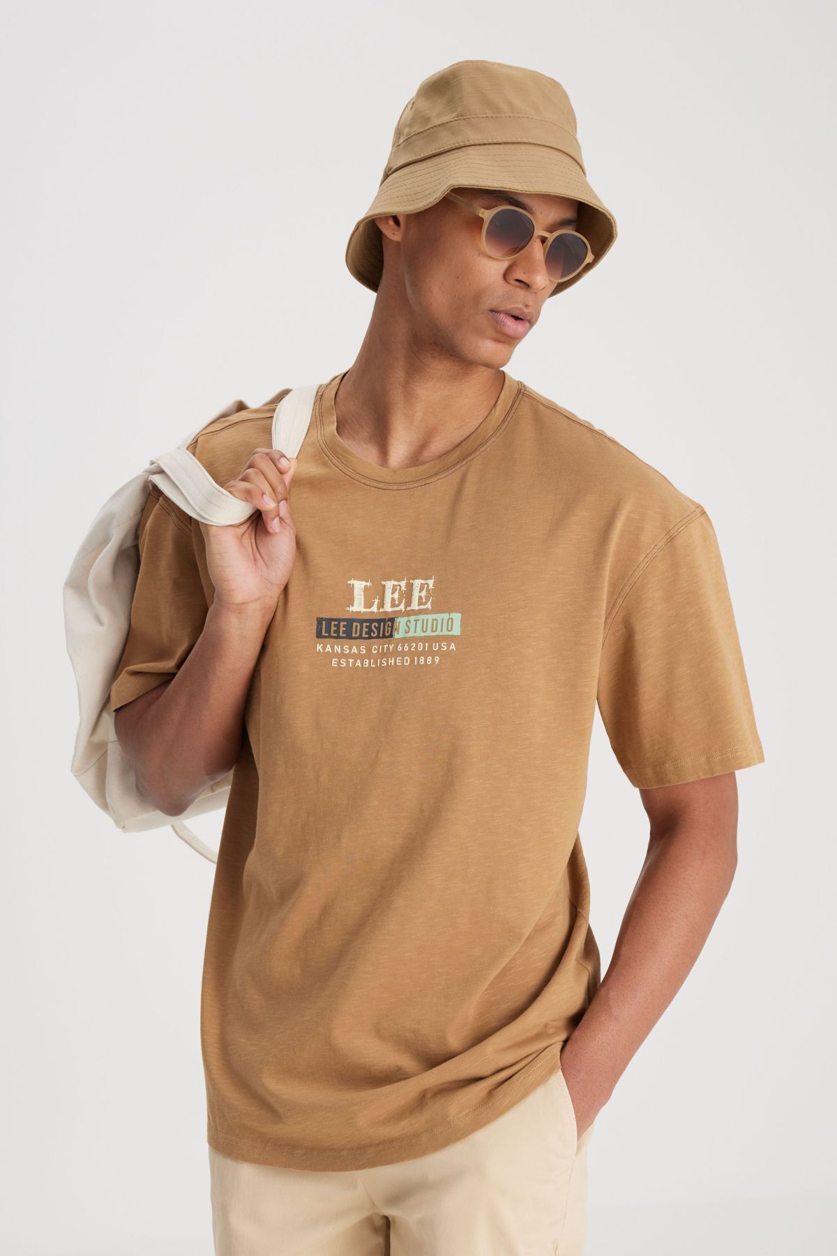 Lee-Braunes T-Shirt mit Rundhalsausschnitt aus 100 % Baumwolle mit normaler Passform 2