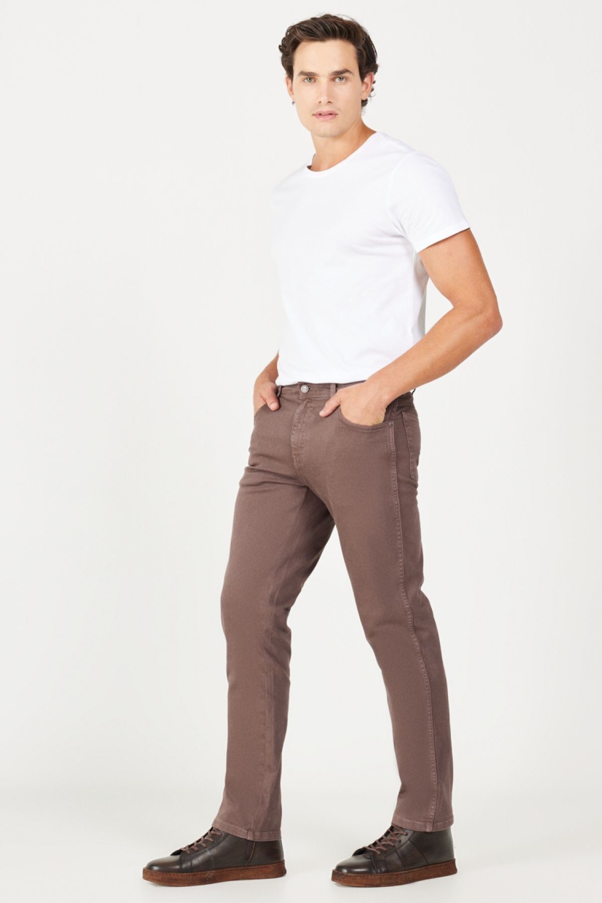 WRANGLER-Texas Slim Fit – Flexible braune Hose mit normaler Taille 4
