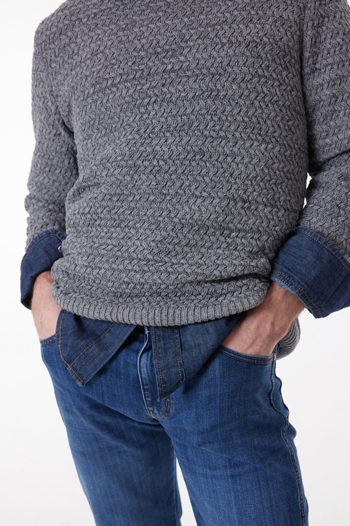 WRANGLER-Graumelierter Strickpullover mit Rundhalsausschnitt – reguläre Passform 4