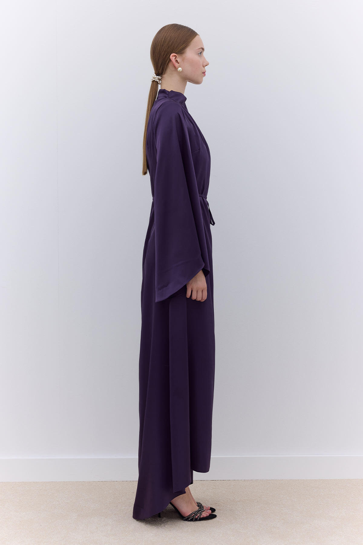 Manuka-Lila Satin-Abendkleid mit weitem Ärmel 5