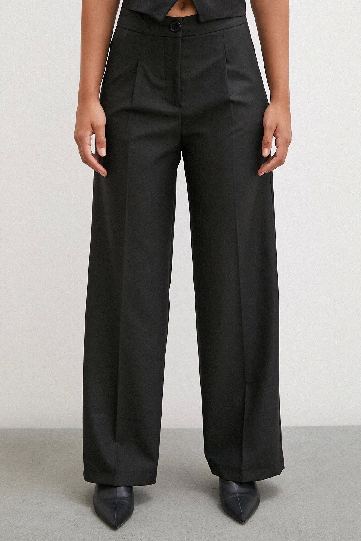 Never more-Pantaloni negri cu picioare largi 4