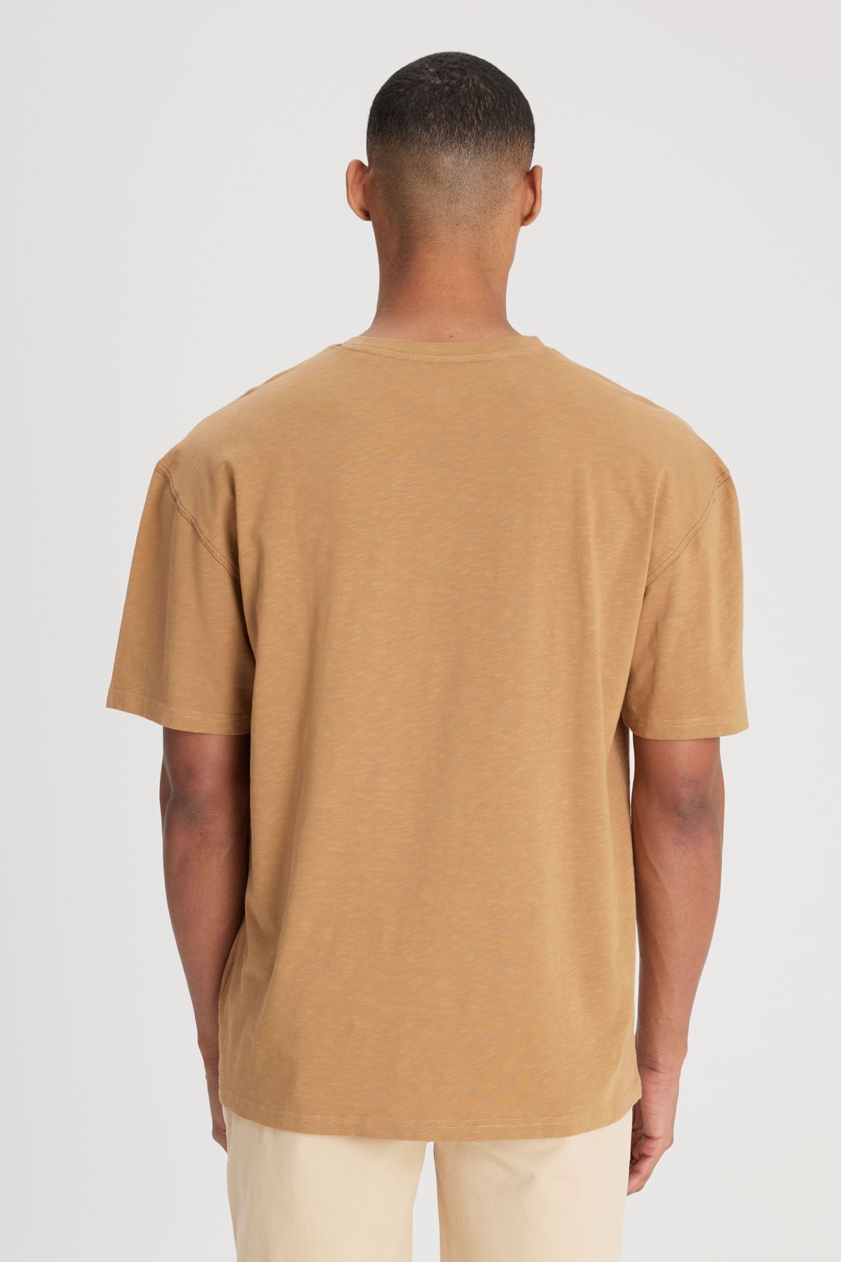 Lee-Braunes T-Shirt mit Rundhalsausschnitt aus 100 % Baumwolle mit normaler Passform 5