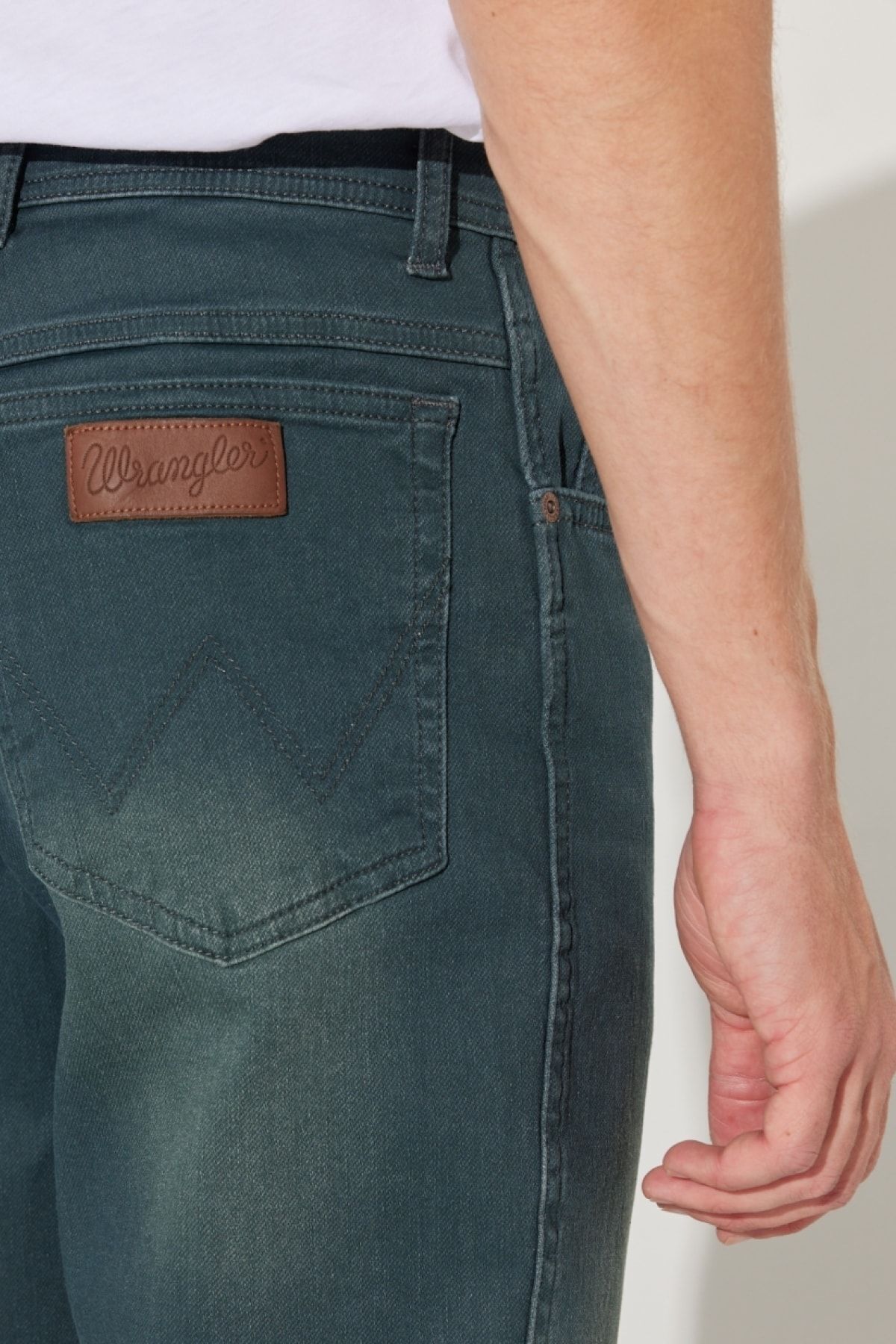 شلوار جین خاکستری مردانه تگزاس باریک و کمر نرم انعطاف پذیر Wrangler