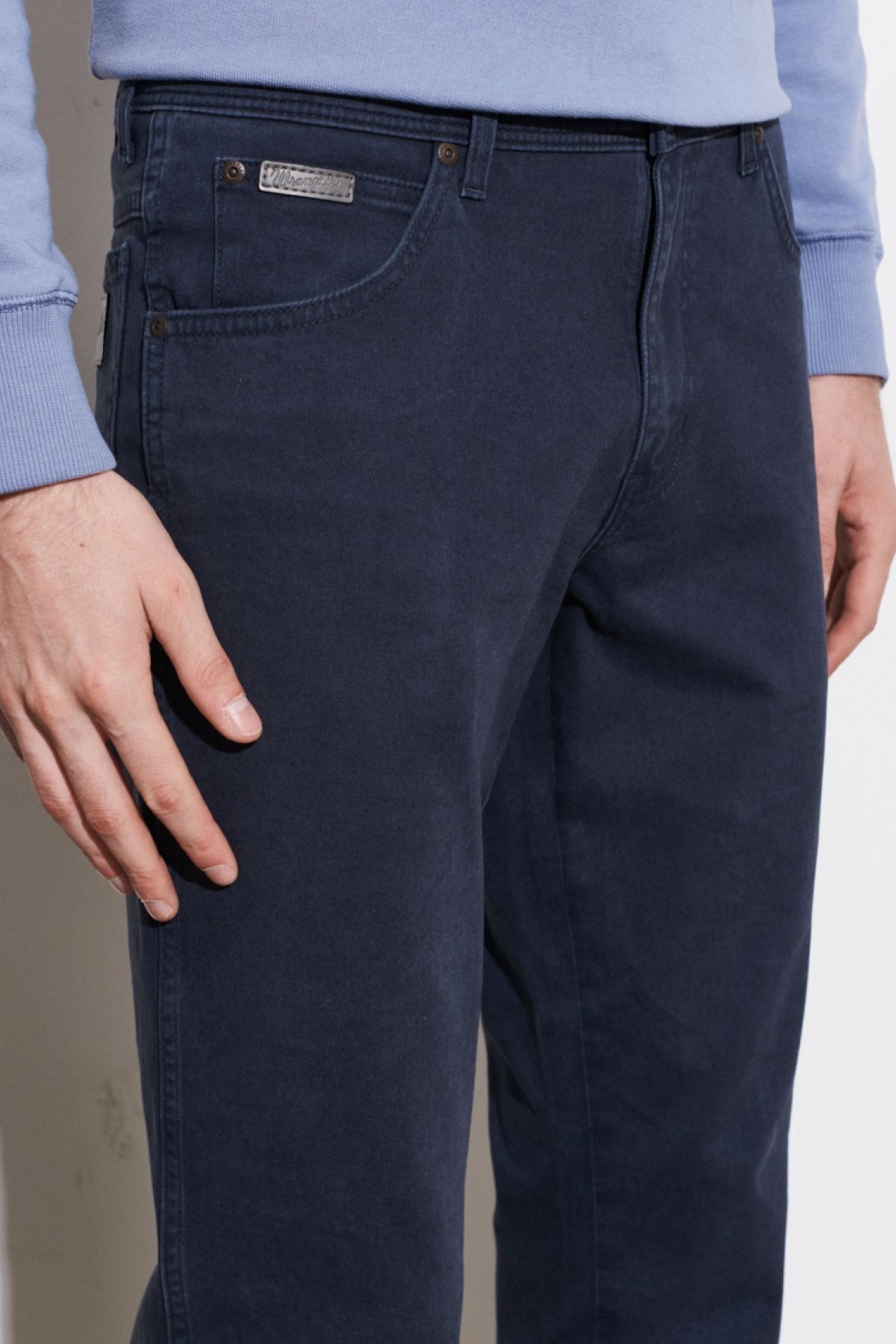 شلوار جین آبی مردانه معمولی برش کمر مناسب Wrangler
