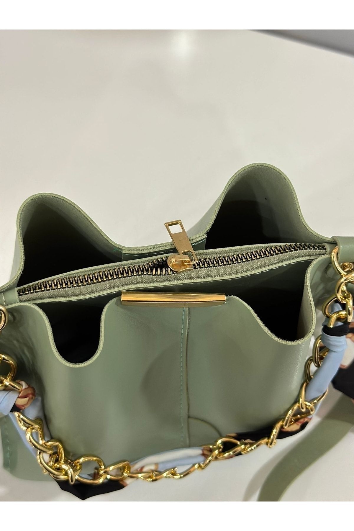 https://cdn.dsmcdn.com/ty1489/product/media/images/prod/QC/20240819/13/e34e9033-7b82-3067-91ca-801f897949b4/1_org_zoom.jpg