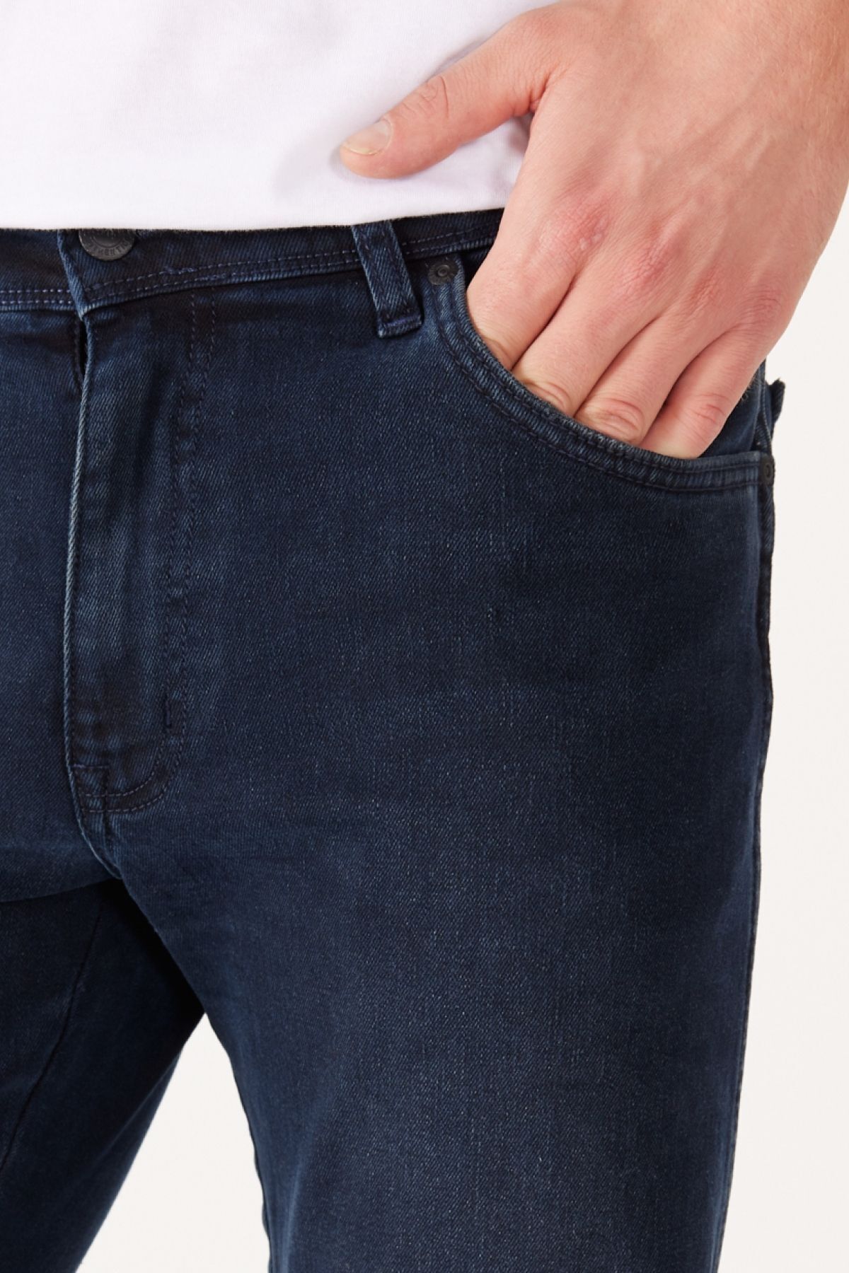 شلوار جین آبی مردانه با انعطاف پذیر تیره به طور منظم مناسب کمر Wrangler