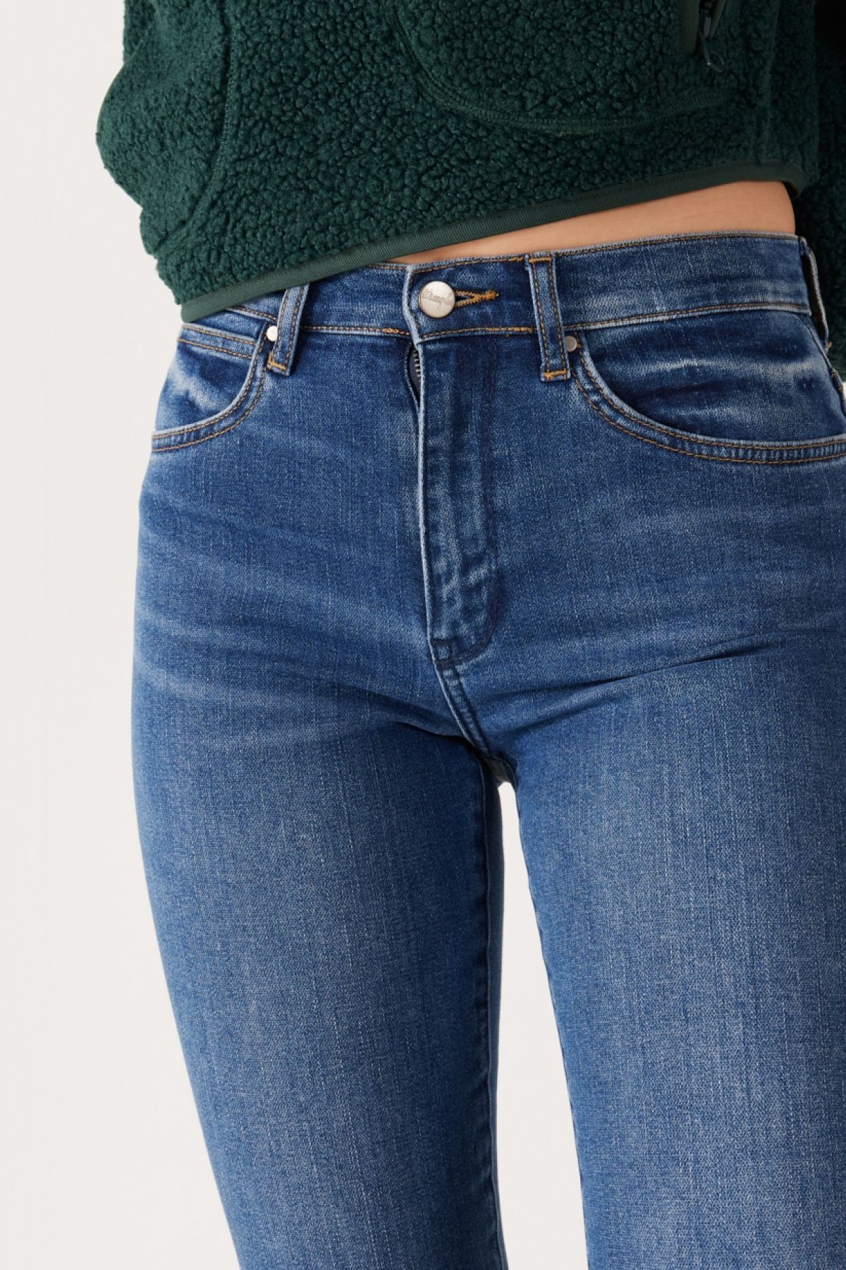 Wrangler  Slim Fit Dar Kesim Normal Bel Boru Paça Kadın Denim Mavisi Esnek Jean Kot Pantolon - Görsel 4