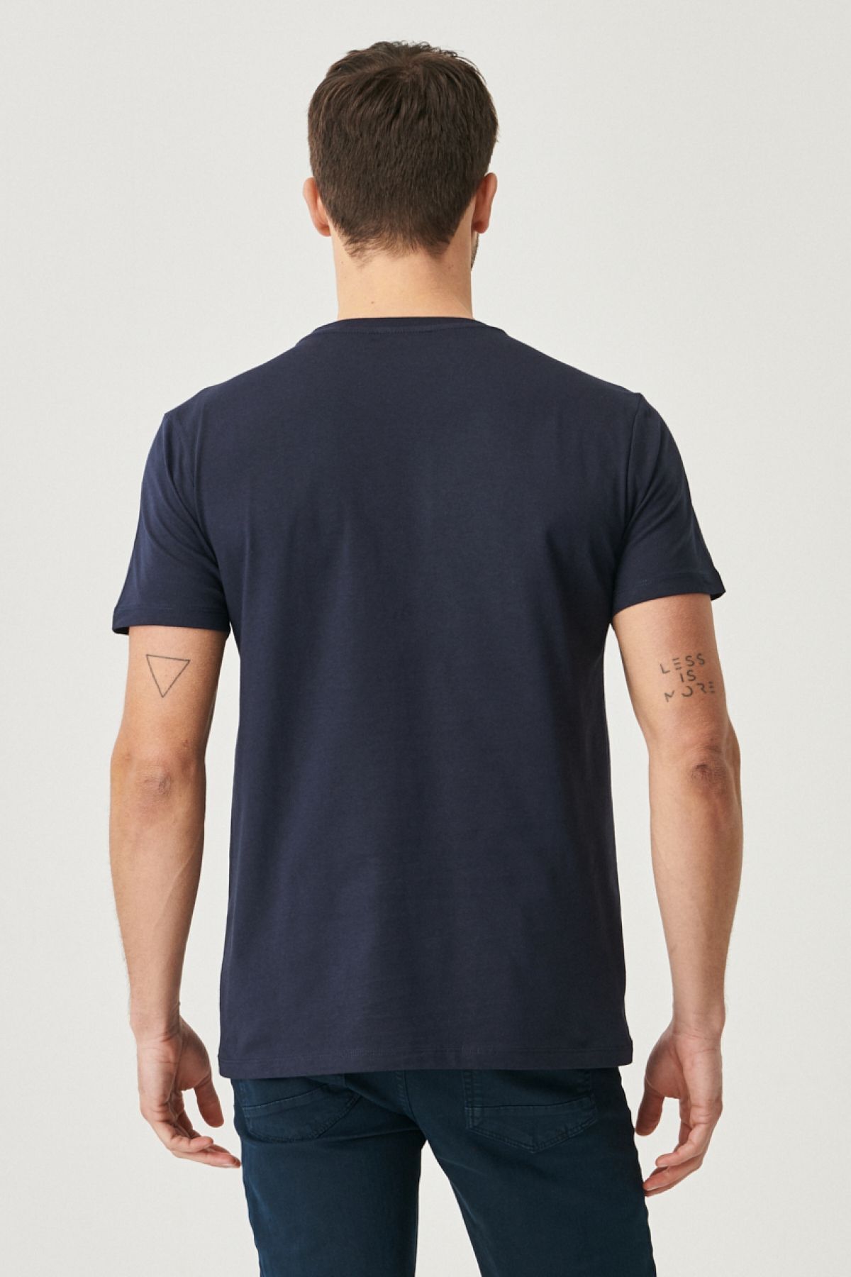 Erkek Lacivert %100 Pamuk Slim Fit Dar Kesim Bisiklet Yaka Basic Tişört