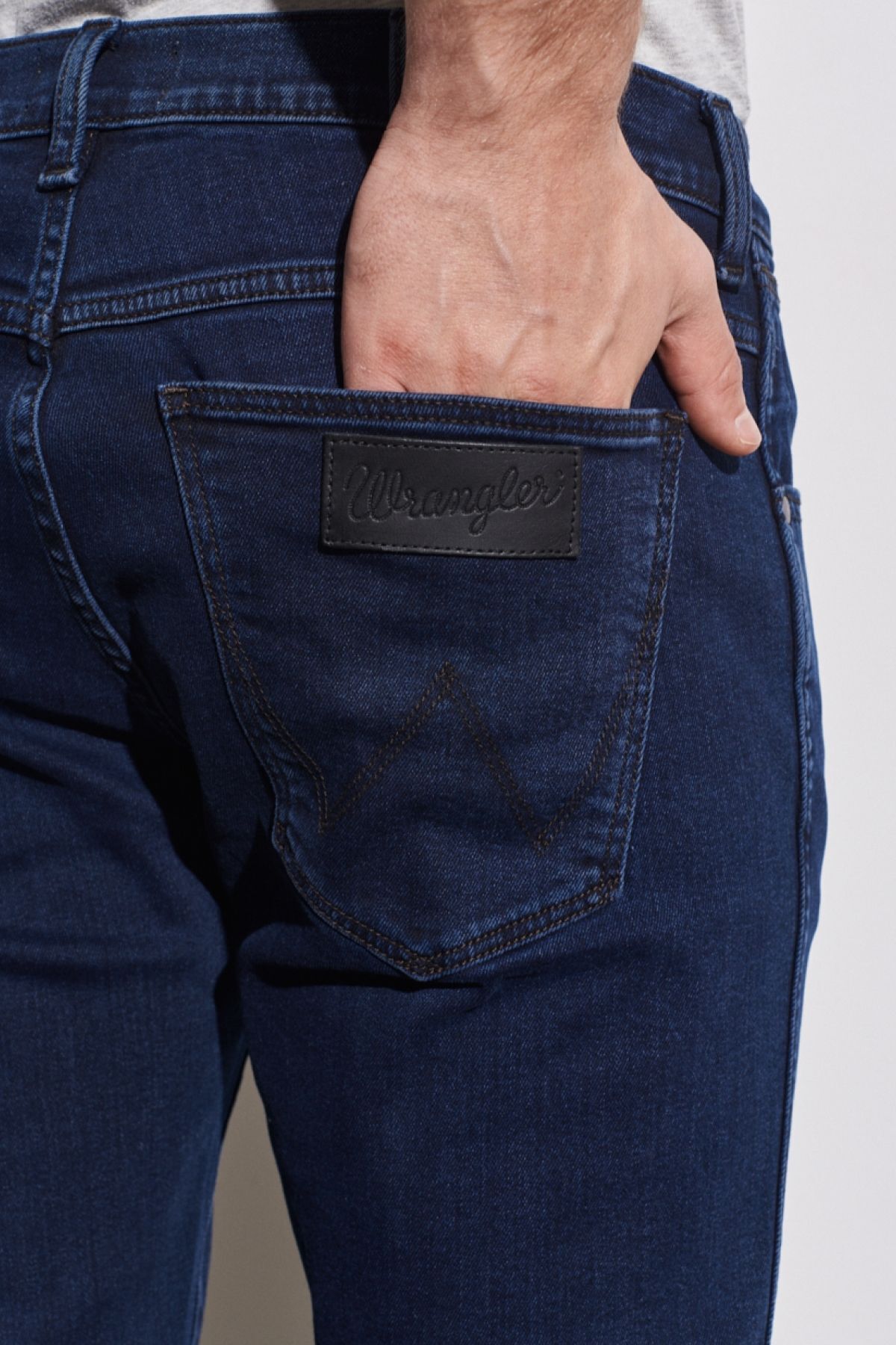 شلوار جین آبی مردانه LARSTON SLIM FIT BRAT BARD کمر کم باریک و انعطاف پذیر Wrangler