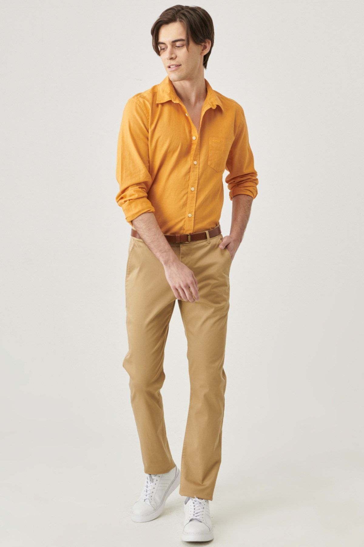 شلوار نود مردانه باریک برش کمر نرم انعطاف پذیر بژ Wrangler