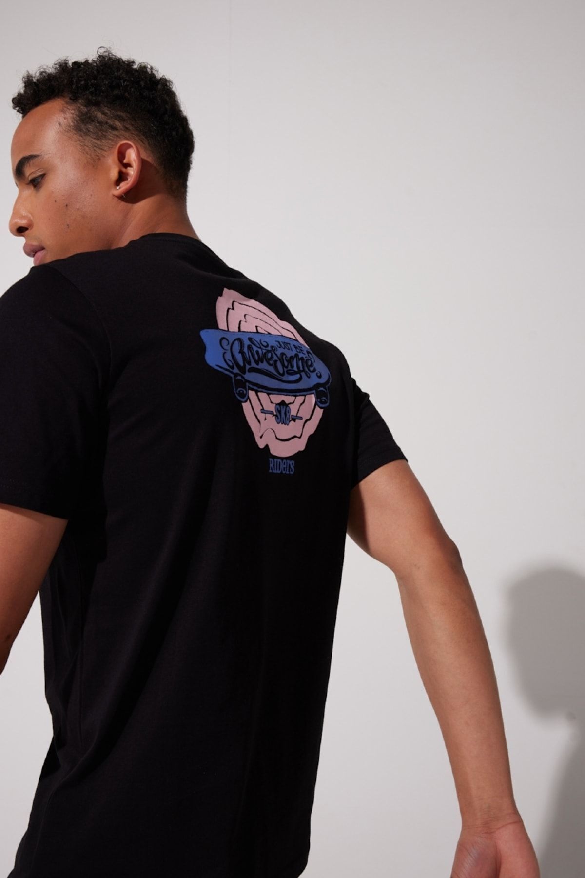 تی شرت سیاه مردانه به طور مرتب 100 ٪ دوچرخه پنبه ای گردن T SHIRT Riders by Lee