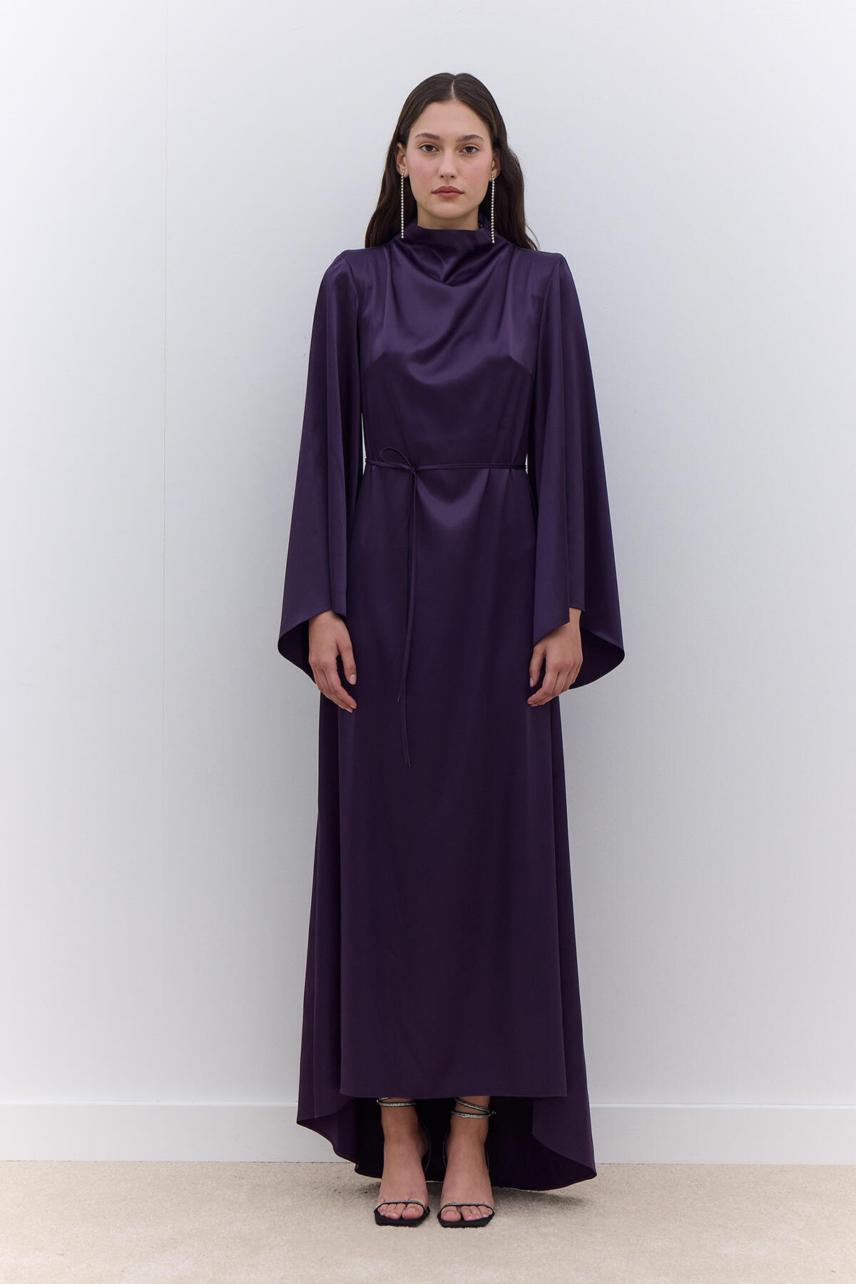 Manuka-Lila Satin-Abendkleid mit weitem Ärmel 8