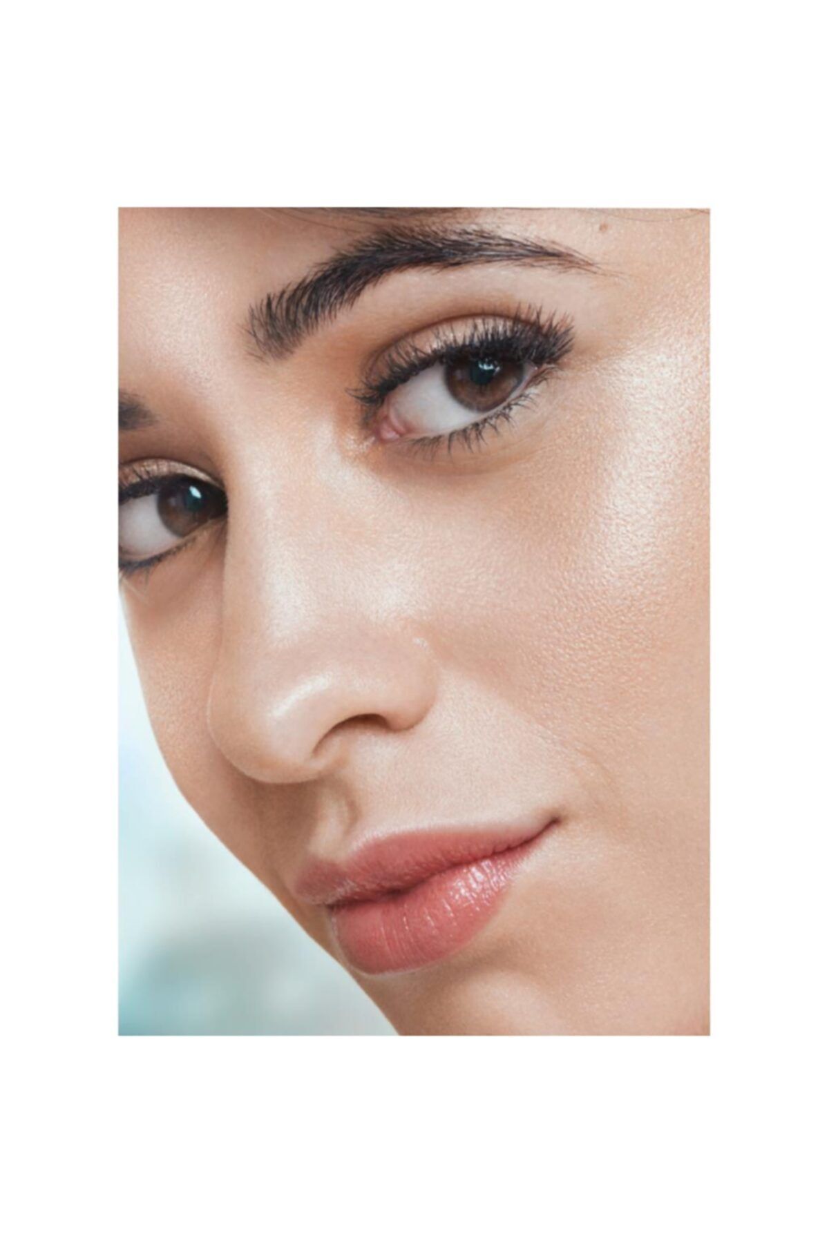 L'Oreal Paris کرم پودر مرطوب کننده رنگی بر پایه آبرسان Skin Paradise شماره 01