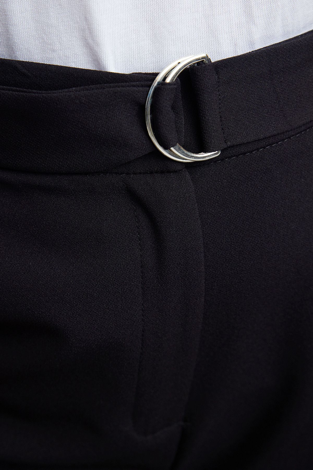Trendyol Curve-Černé šortky se zipem Plus Size - Tbbaw25ap00000 4