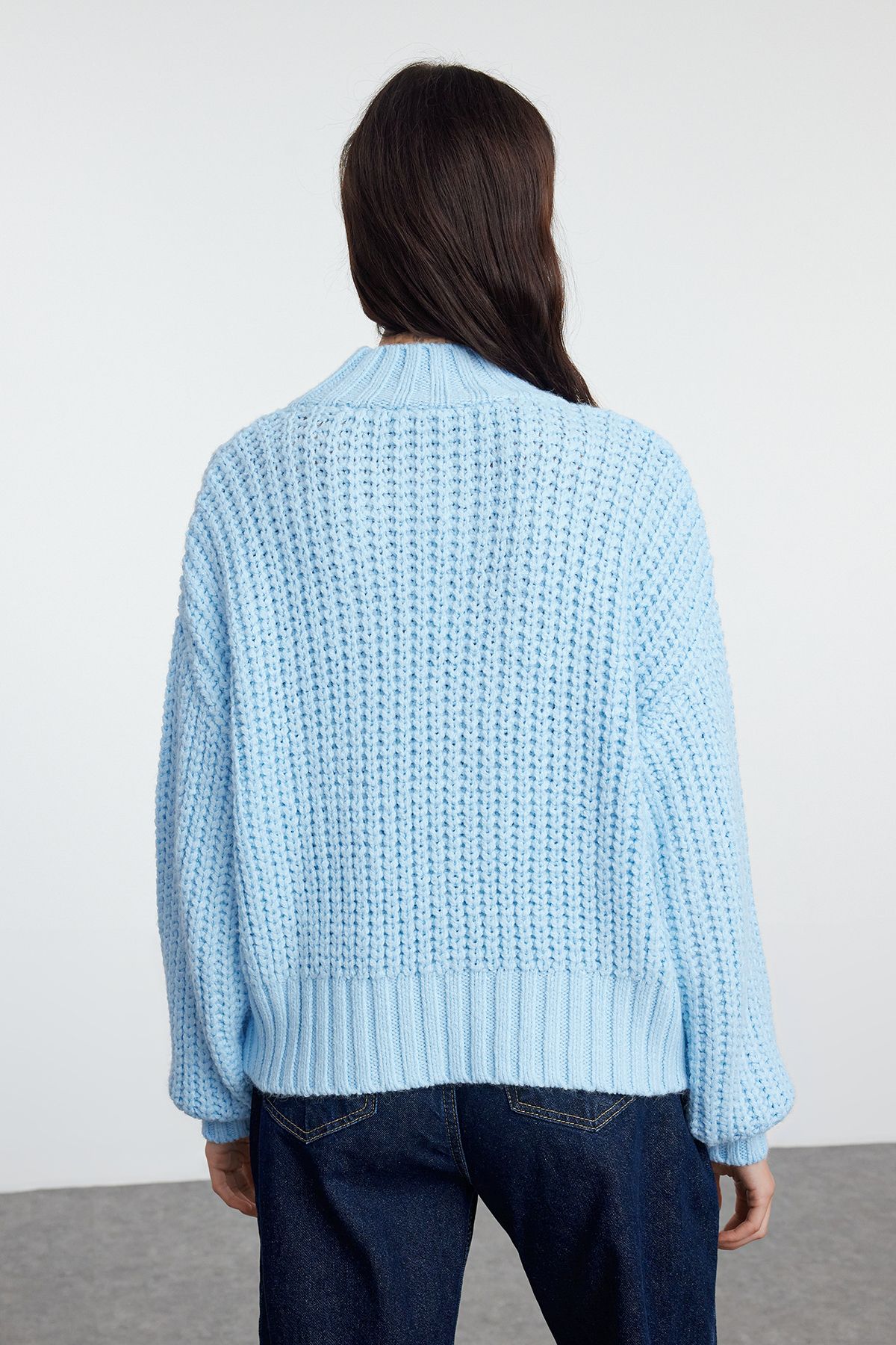 Trendyol Collection-Pulover crop pentru tricotaje albastre - Textura moale si detalii tricotate groase TWOAW25KZ00061 5
