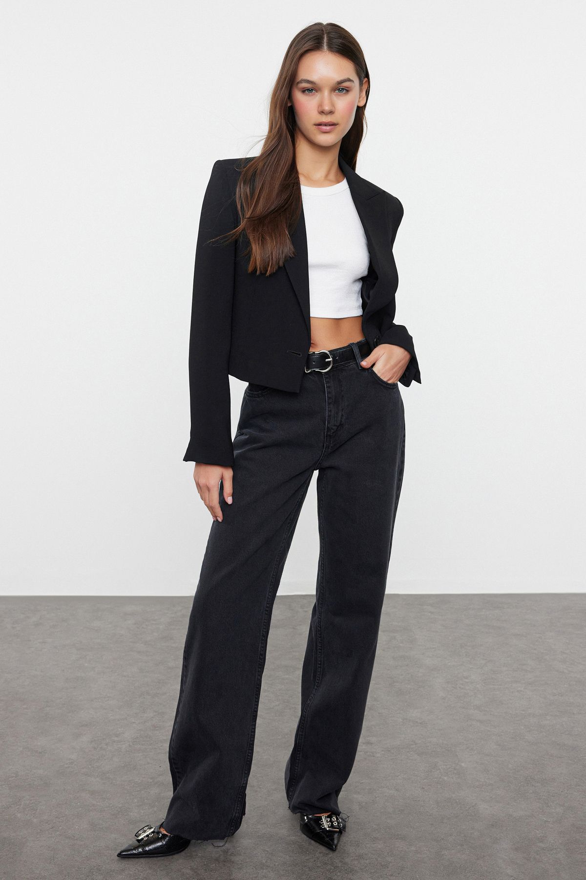Trendyol Collection Szerokie Czarne Jeansy - Normalny Stan Twoaw25je00176 Kobieta - 36