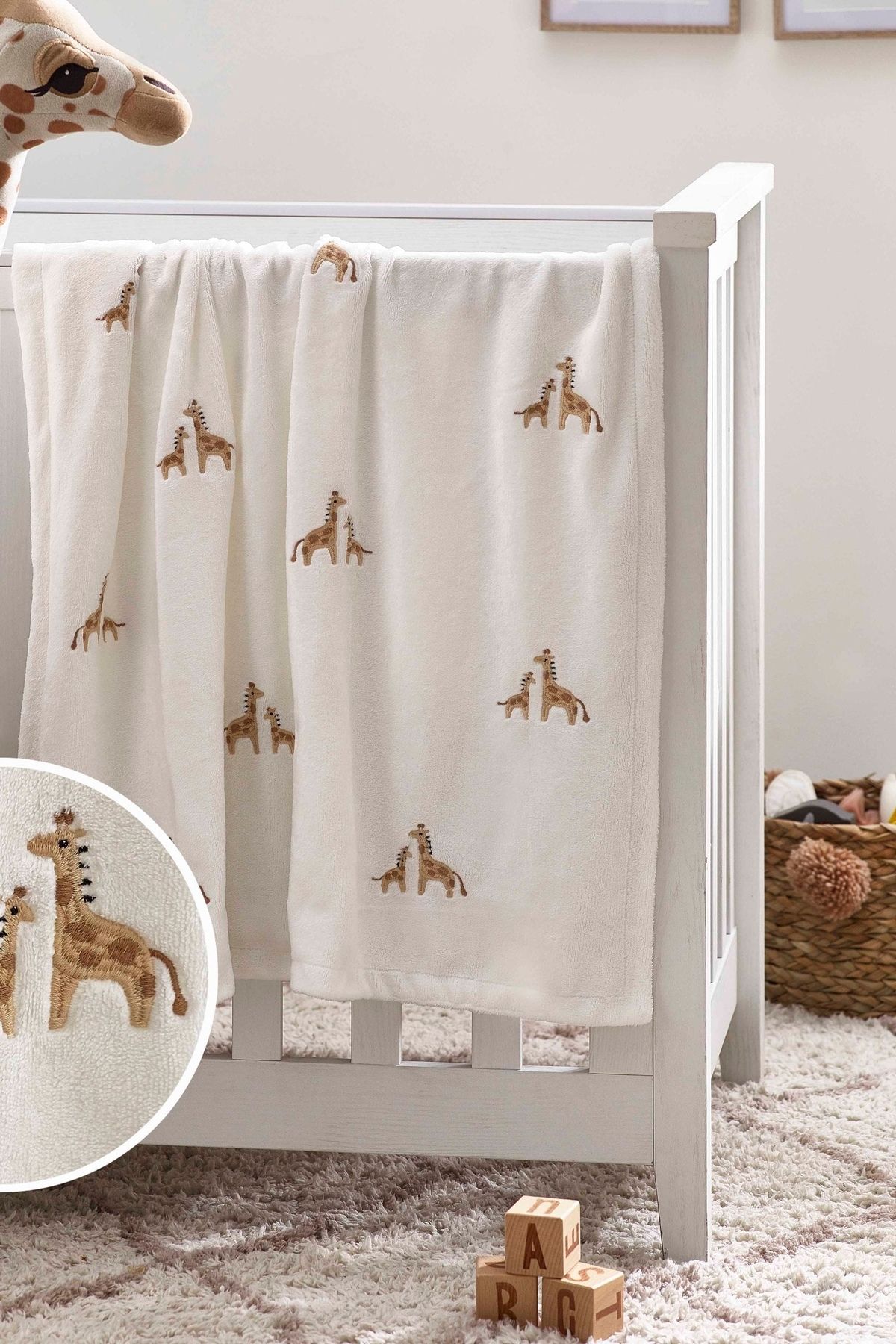 Next Baby-White Giraffe Patterned Fleece Blanket 1