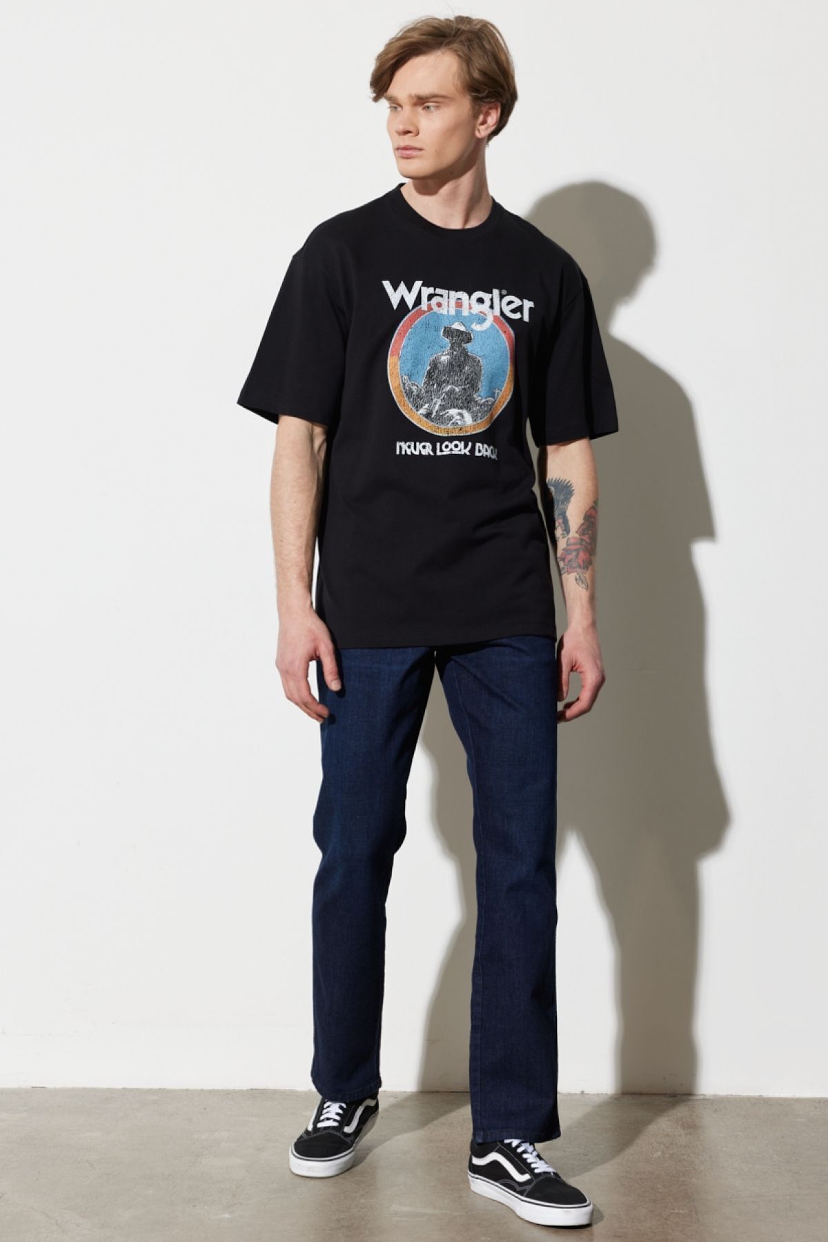 شلوار جین آبی مردانه تگزاس باریک و کمر انعطاف پذیر Wrangler