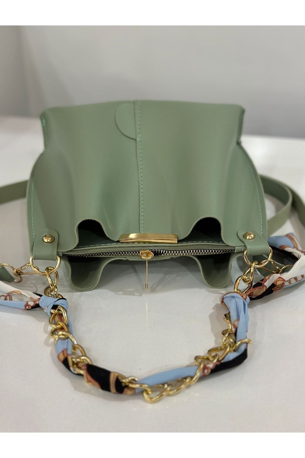 https://cdn.dsmcdn.com/ty1490/product/media/images/prod/QC/20240819/13/948da38b-1cff-333c-ba08-cf2b90b0d752/1_org_zoom.jpg
