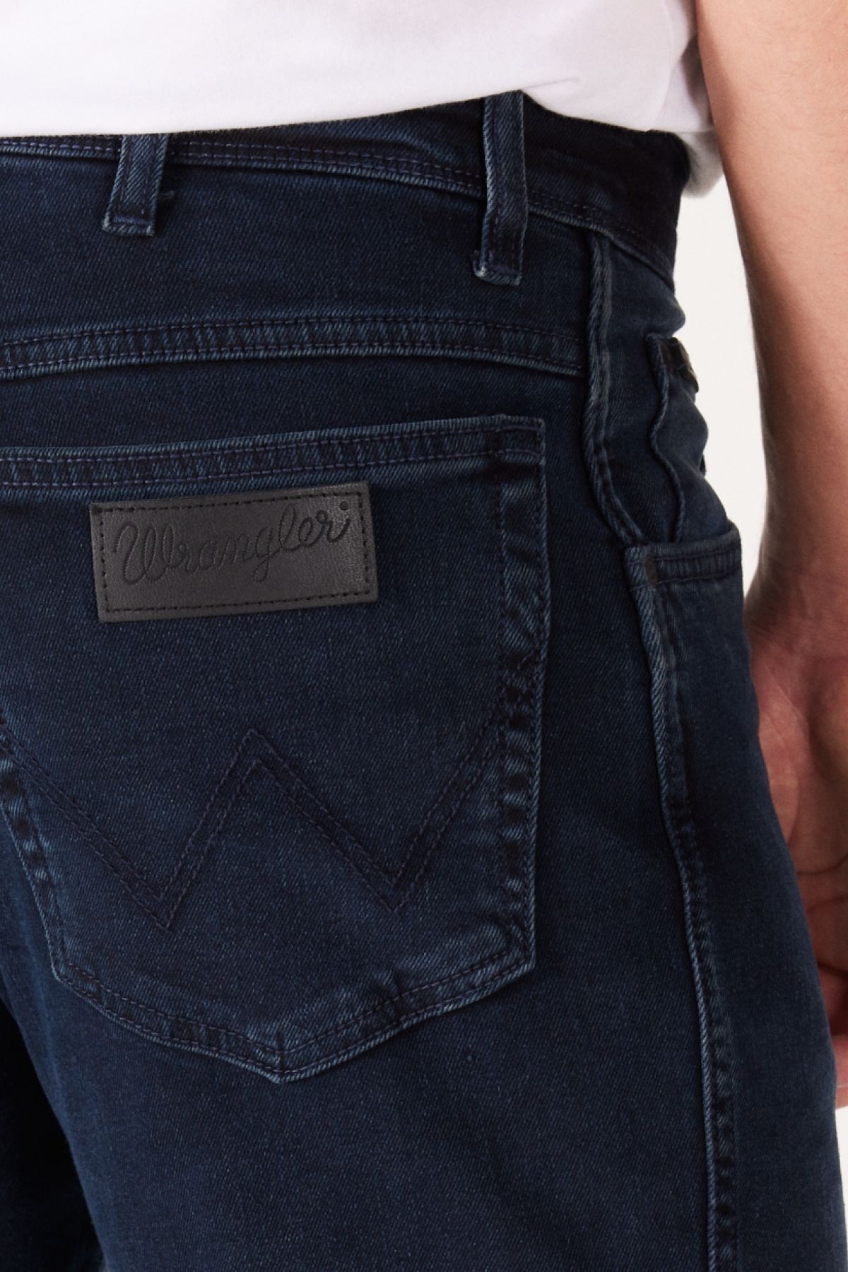 شلوار جین آبی مردانه با انعطاف پذیر تیره به طور منظم مناسب کمر Wrangler