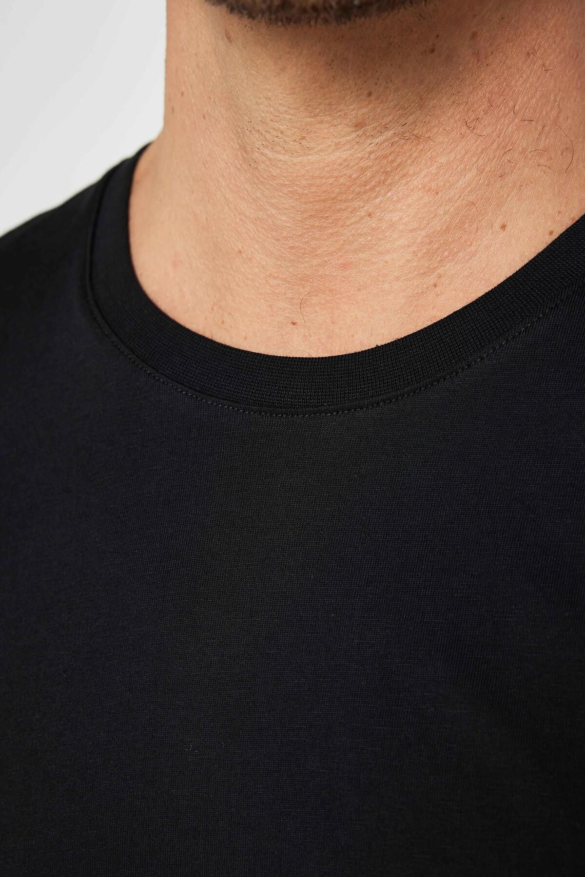Erkek Slim Fit Siyah Bisiklet Yaka %100 Pamuk Dar Kesim Basic Tişört