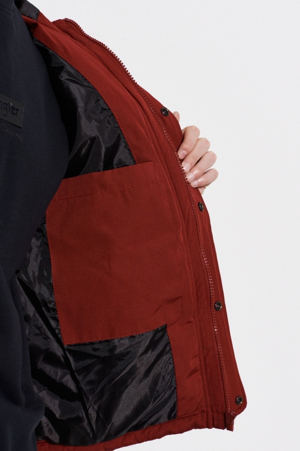 WRANGLER-سترة منتفخة حمراء بغطاء للرأس بقصة عادية 4