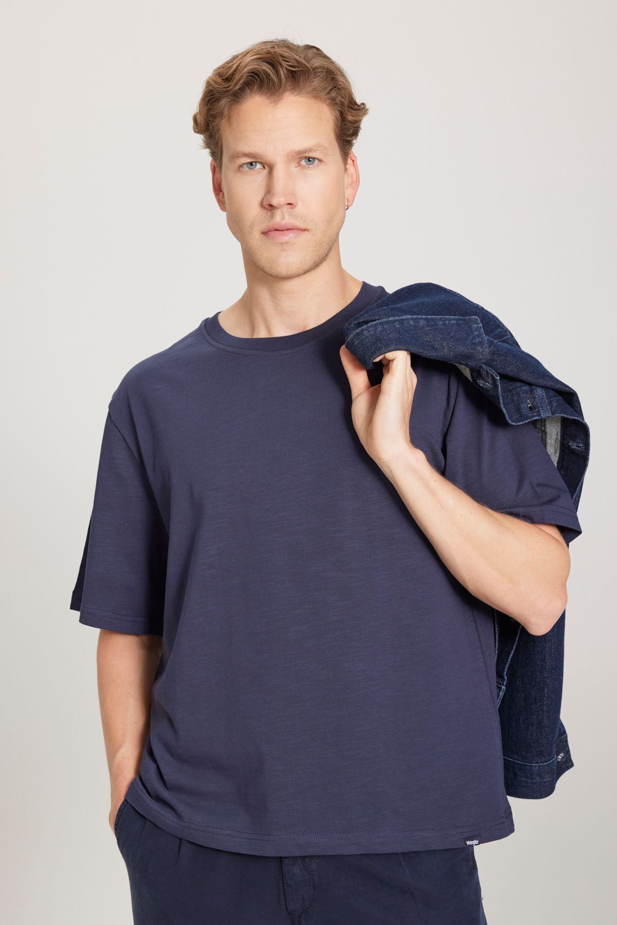 تی شرت آبی مردانه به طور منظم مناسب گردن دوچرخه برش طبیعی 100 ٪ پنبه T shirt Wrangler