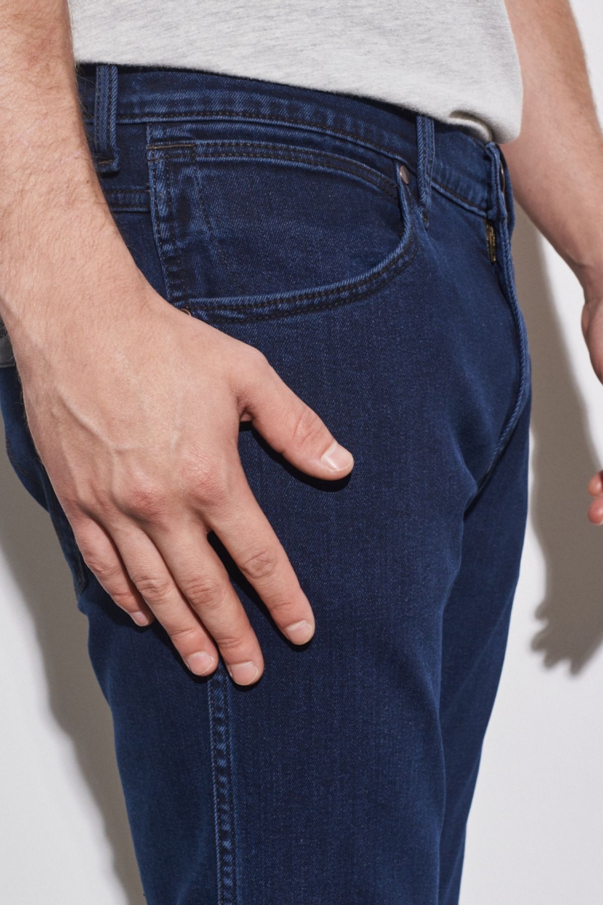 شلوار جین آبی مردانه LARSTON SLIM FIT BRAT BARD کمر کم باریک و انعطاف پذیر Wrangler