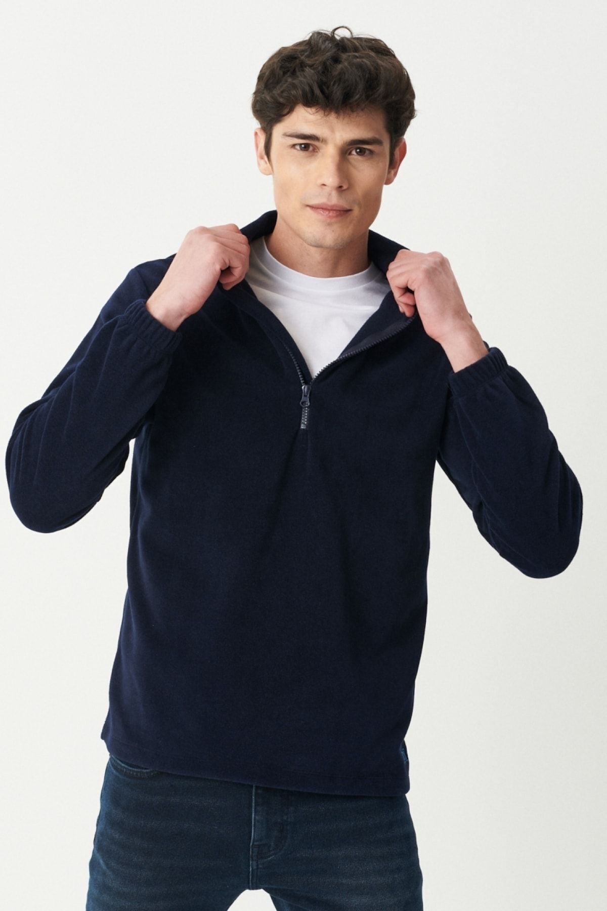 coupe régulière col debout demi fermeture zip bleu marine polaire