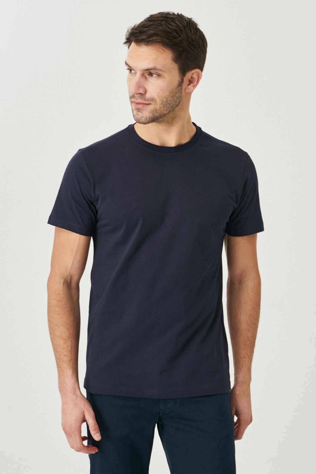 Erkek Lacivert %100 Pamuk Slim Fit Dar Kesim Bisiklet Yaka Basic Tişört