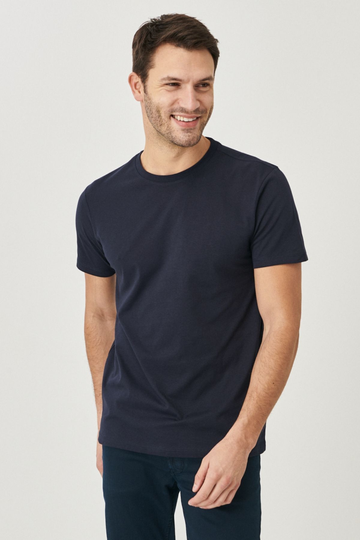 Erkek Lacivert %100 Pamuk Slim Fit Dar Kesim Bisiklet Yaka Basic Tişört
