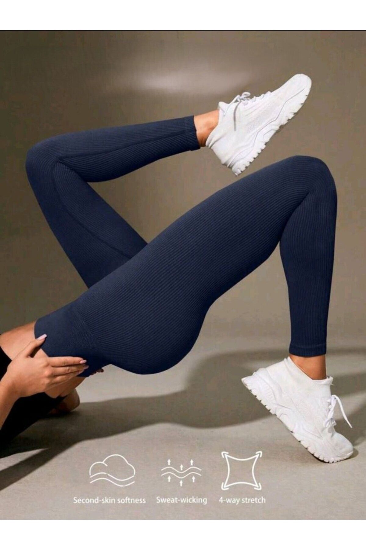 femme bleuverte sports éclairés avec des collants en polystyrène 2024