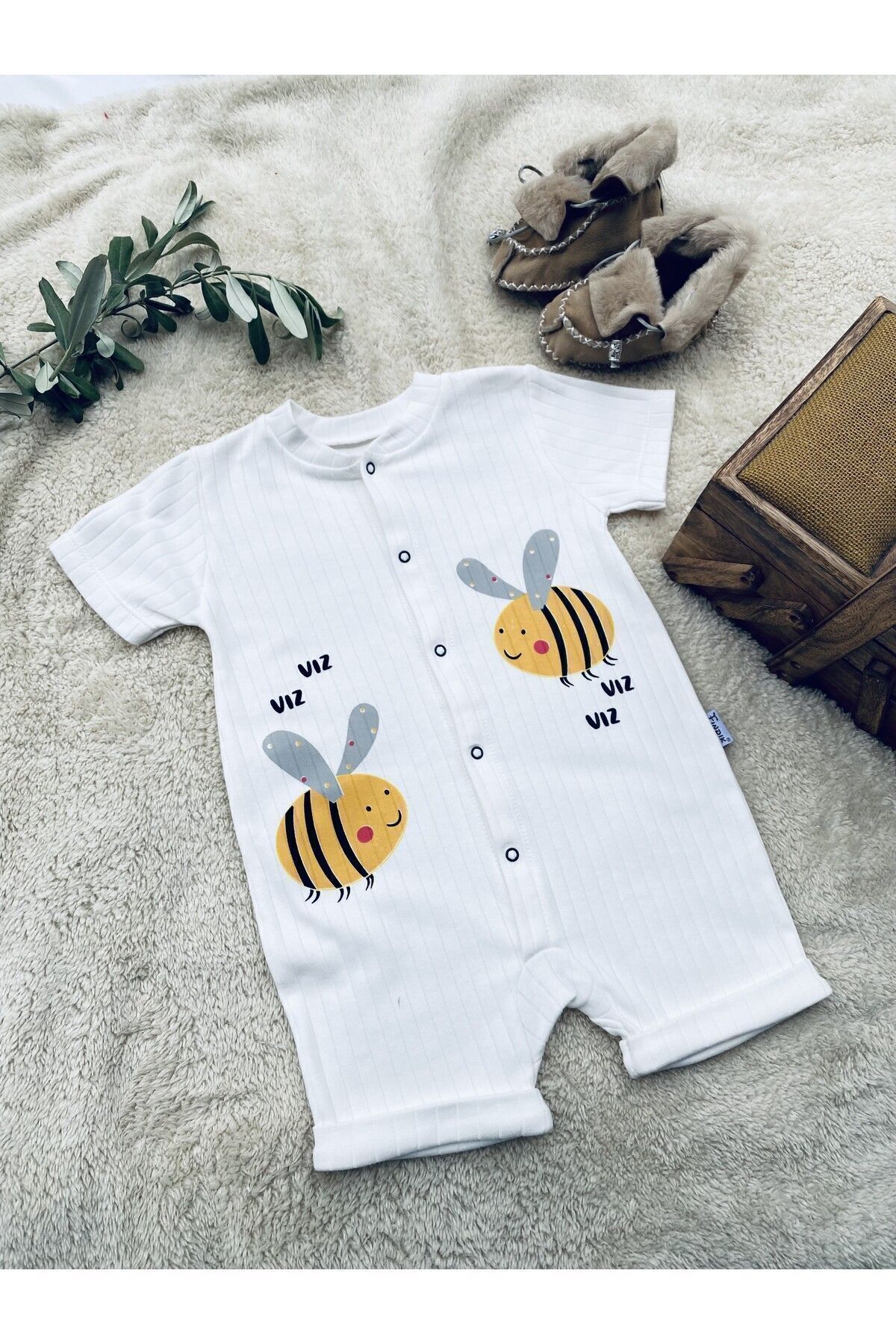 Gleamy FINDIK BEBE KIDS ARI DESEN ÇITÇITLI KISA KOLLU ŞORT TULUM(ZIBIN)%100 PAMUK fotoğrafı 4 (önizleme)