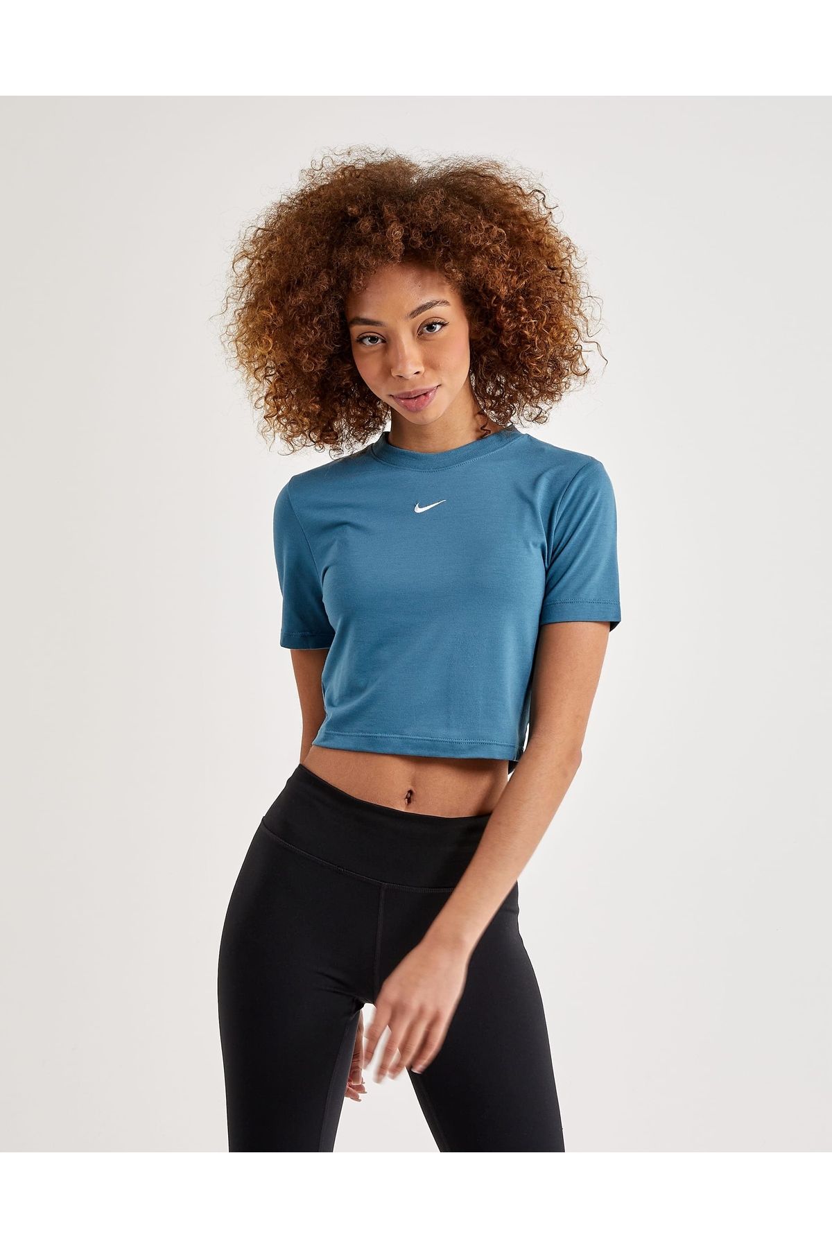 Nike essential cropped tee shop