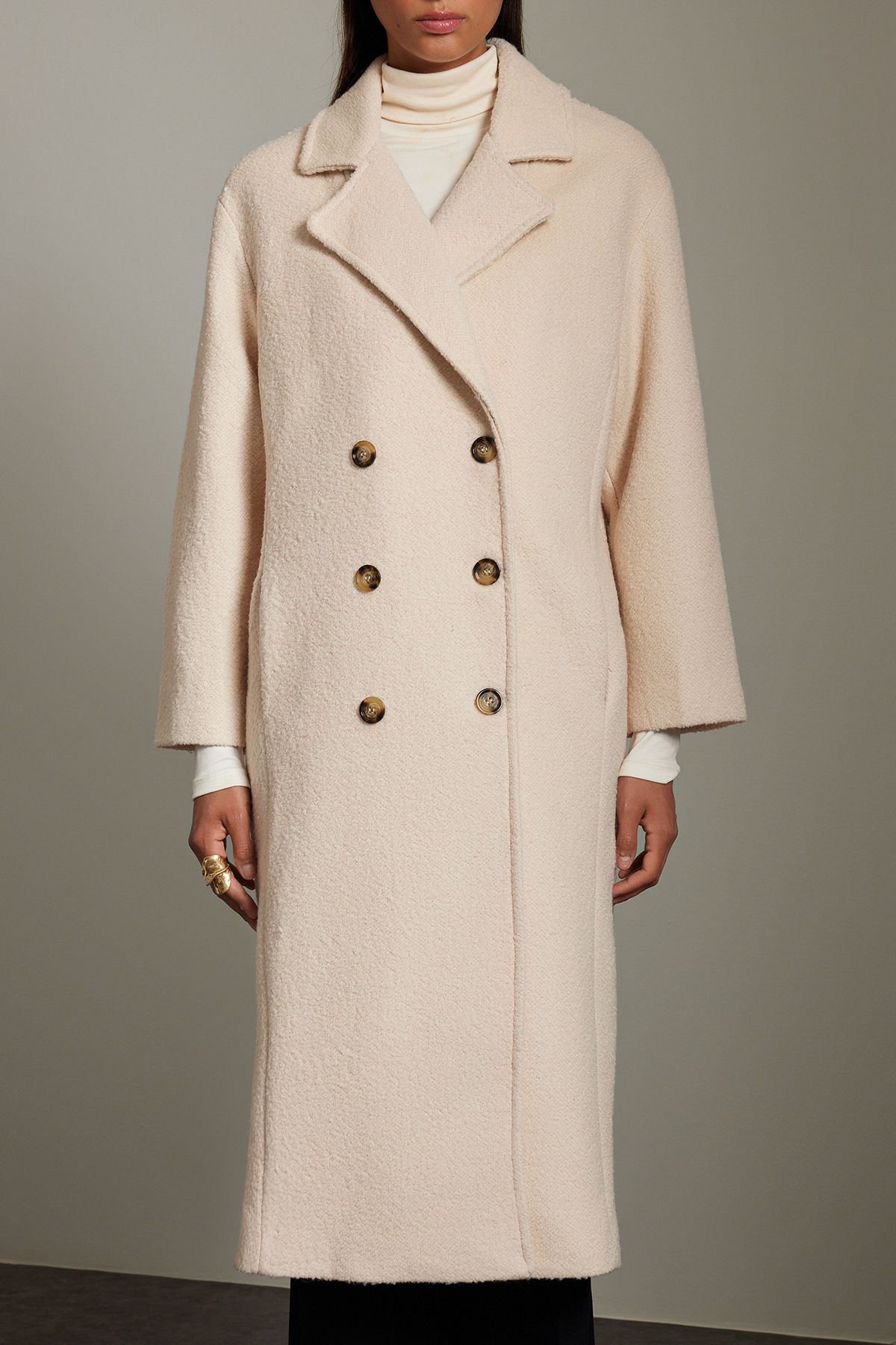 Trendyol Collection-Długi wełniany płaszcz Boucle Regular - jasnobeżowy Twoaw25kb00034 4