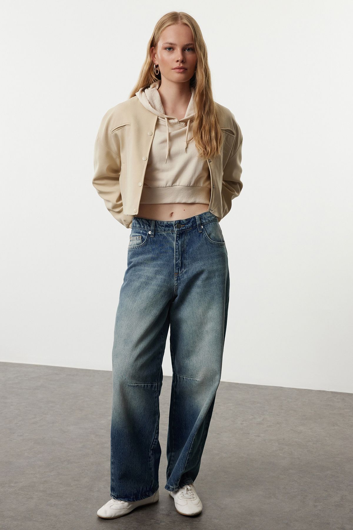 Trendyol Collection-Jeansy Vintage Mega Baggy z wysokim stanem - Blue Pale Effect Barrel Twoaw25Je00295 1