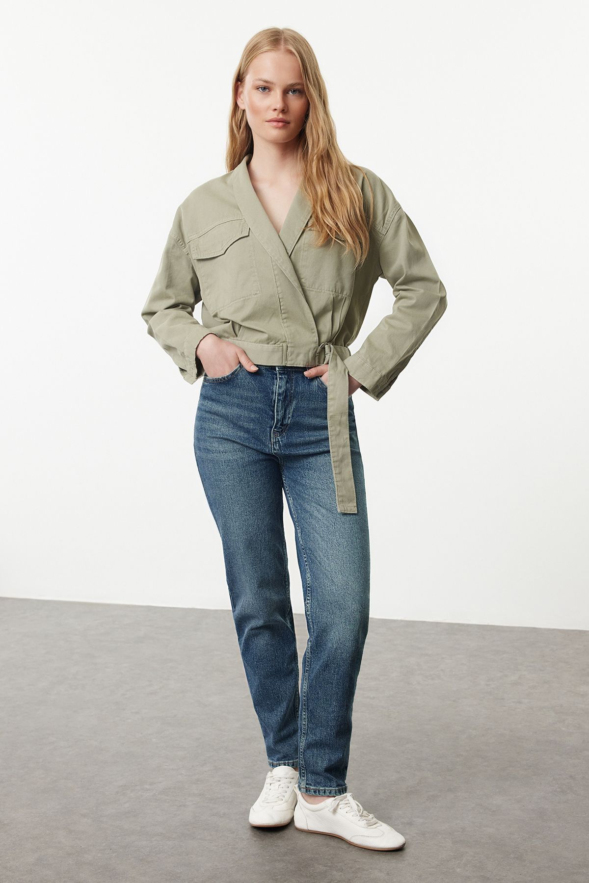 Trendyol Collection Jeansy Mom Z Wysokim Stanem I Wąską Niebieską Wstawką - Twoaw25je00164 Kobieta - 40