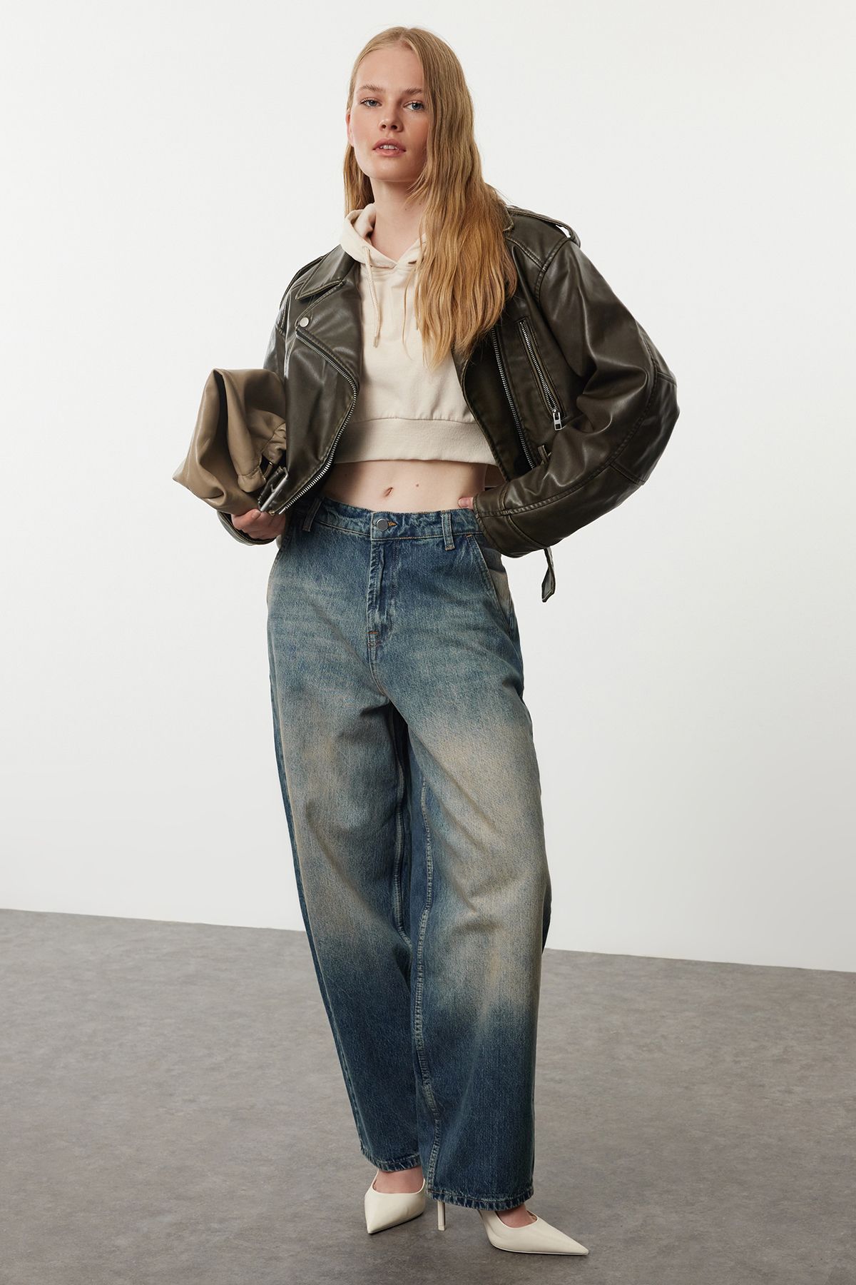Trendyol Collection Niebieskie, Blade, Efektowne, Jeansy Typu Skater W Stylu Vintage Z Niskim Stanem Twoaw25je00298 Kobieta - 42