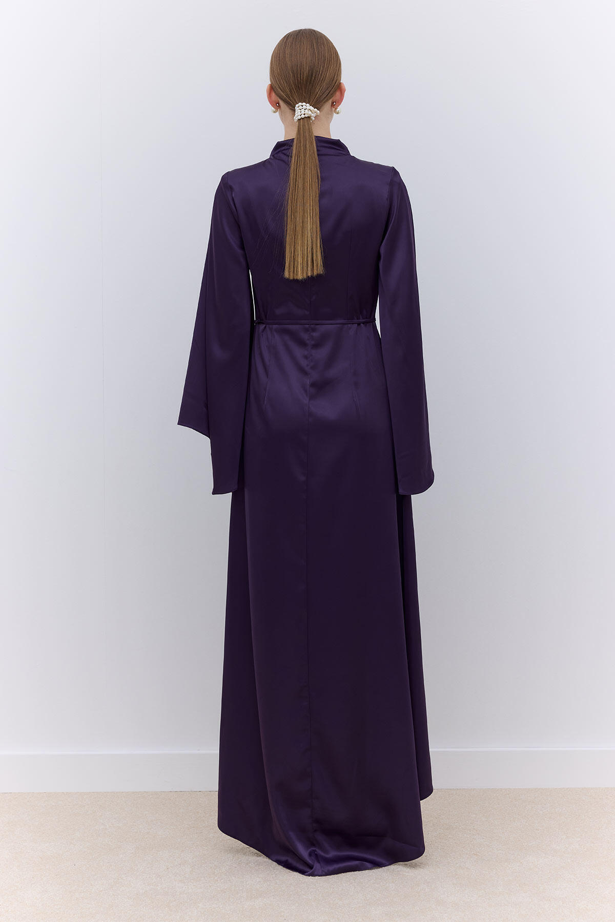 Manuka-Lila Satin-Abendkleid mit weitem Ärmel 6