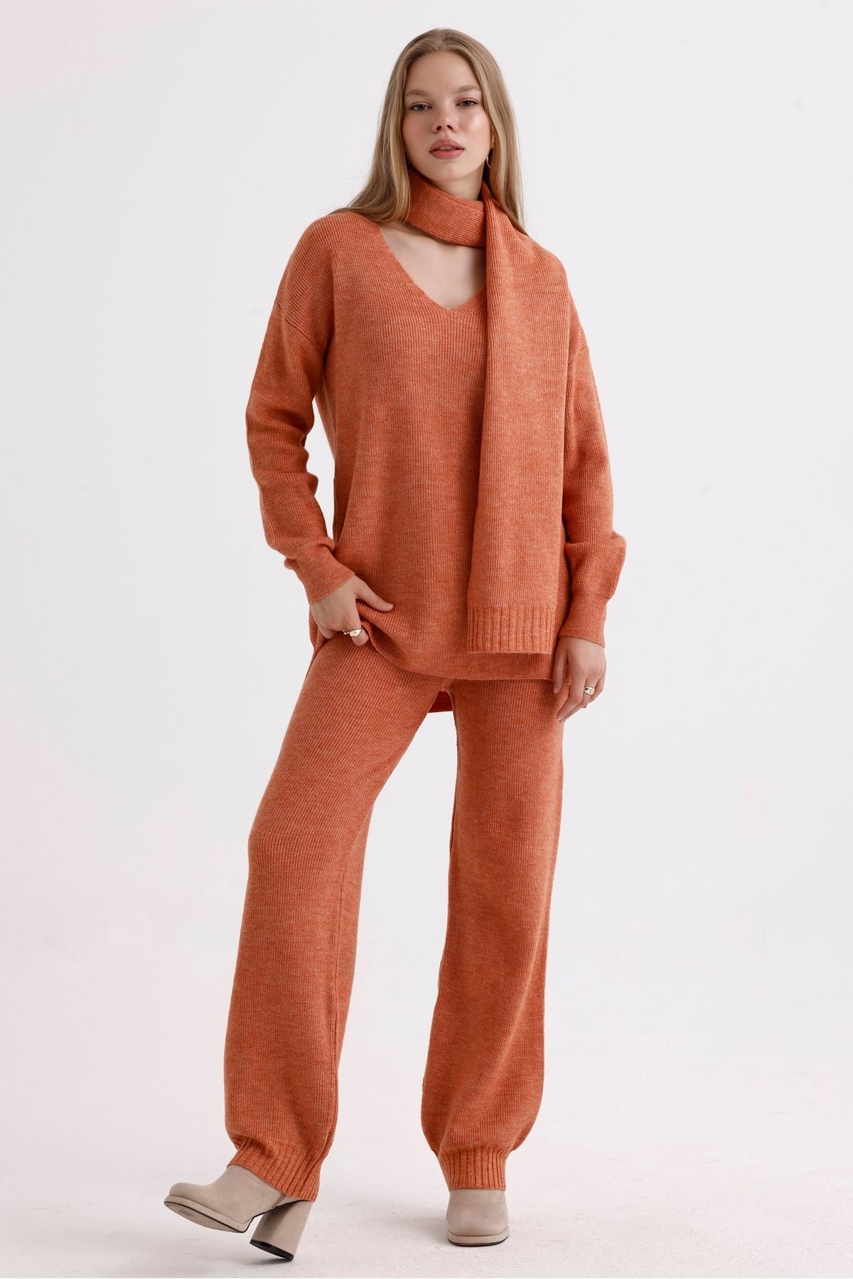 MD trend Pulover Tricot Cu Decolteu În V Cu Talie Înaltă Și Pantaloni Cu Șireturi - Set De Trei Piese Femeie - Standard