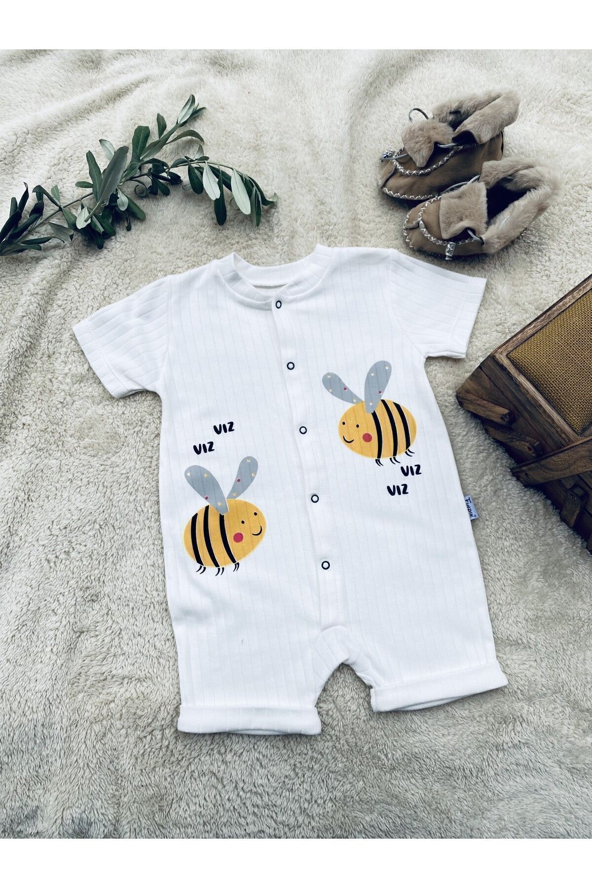 Gleamy FINDIK BEBE KIDS ARI DESEN ÇITÇITLI KISA KOLLU ŞORT TULUM(ZIBIN)%100 PAMUK fotoğrafı 2 (önizleme)