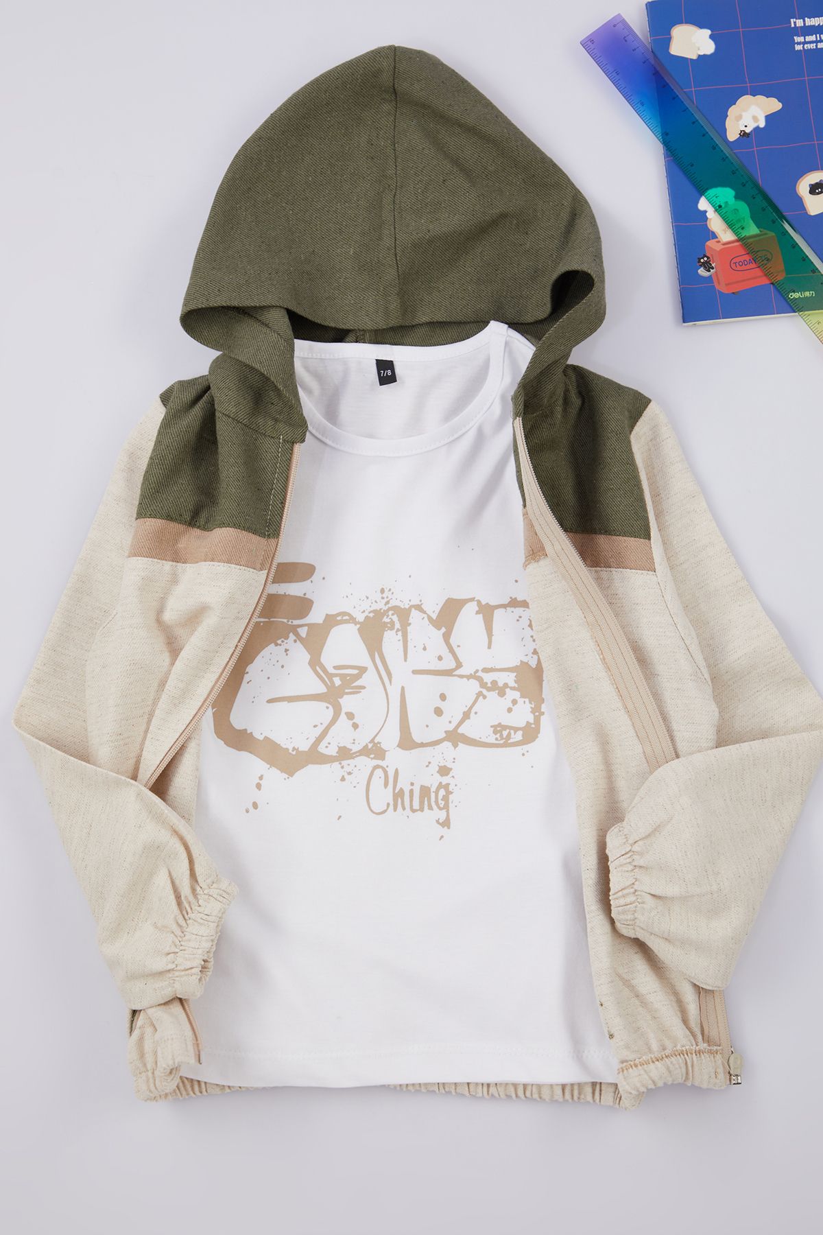 TRENDYOLKIDS Beżowy*001 2-częściowy T-shirt Z Nadrukiem Dla Chłopca - Zestaw Z Kurtką, Dzianina Bawełniana, Dół-góra, Garnitur Tkdaw25au00047