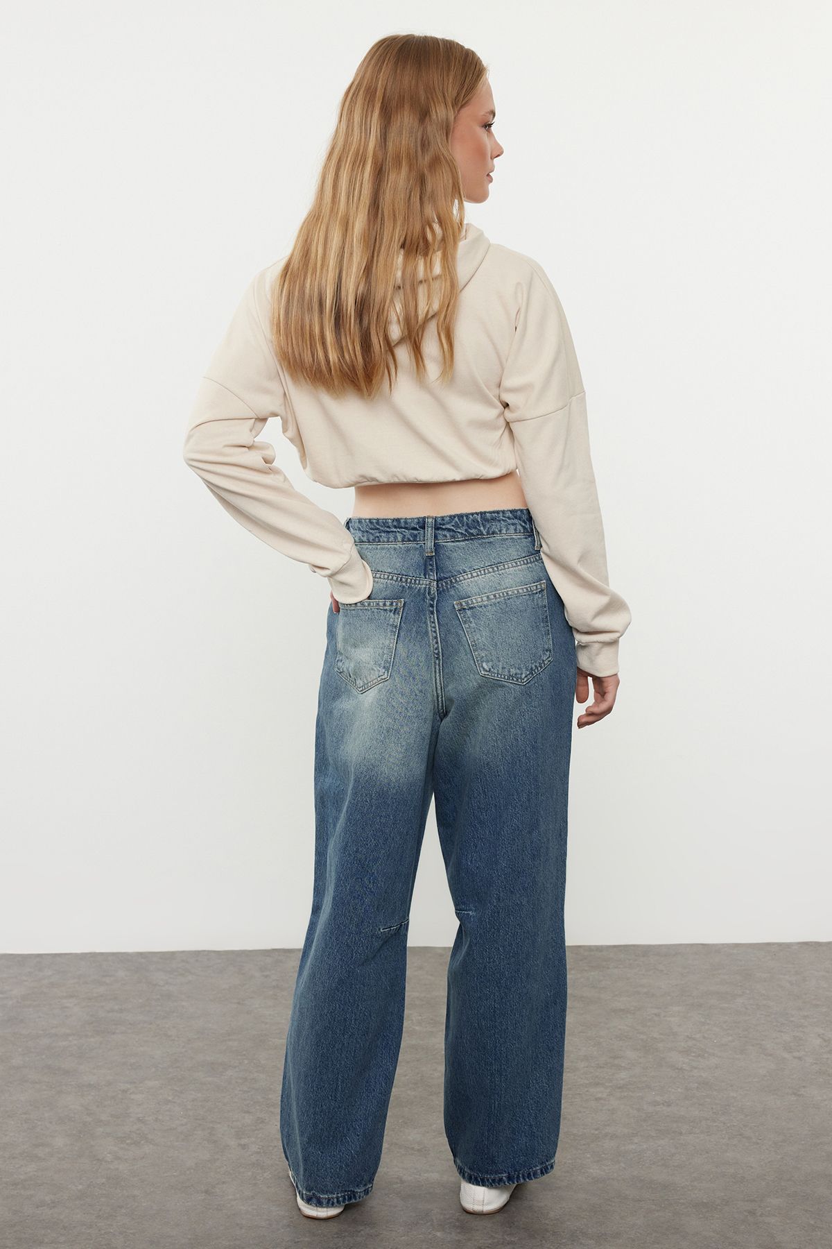 Trendyol Collection-Jeansy Vintage Mega Baggy z wysokim stanem - Blue Pale Effect Barrel Twoaw25Je00295 5