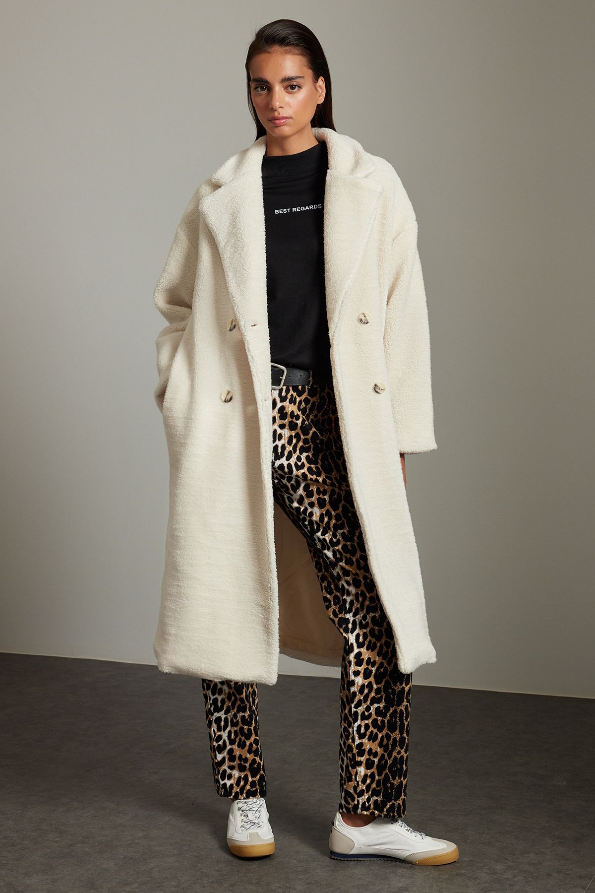 Trendyol Collection Oversize'owy Pluszowy Płaszcz - Zapinany Na Podwójne Piersi W Kolorze Ecru, Kobieta - 38
