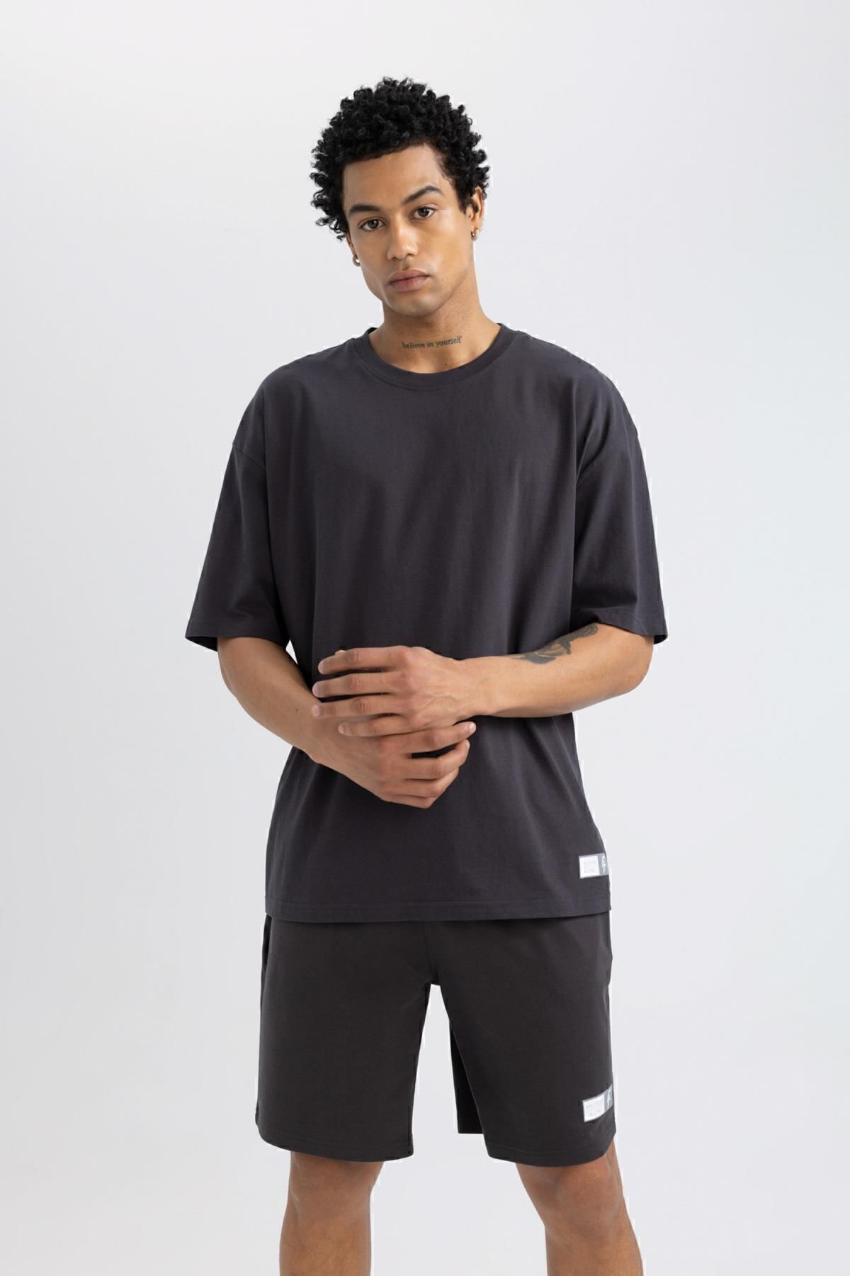 DeFacto T5014AZ T-Shirt Uomo Maniche Corte - Cotone Leggero, Asciugatura Rapida, Taglio Oversize, Grigio, Taglia S