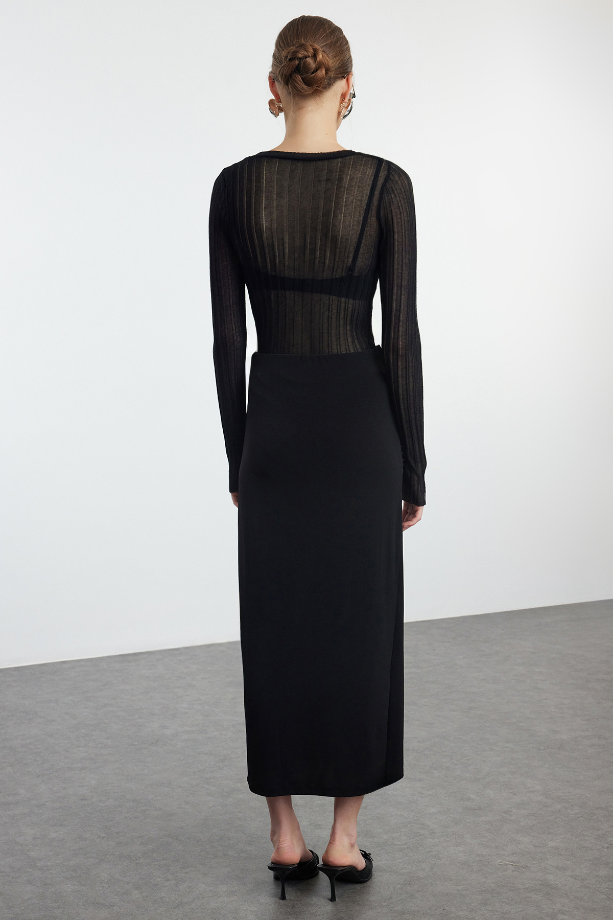 Trendyolmilla  Siyah Büzgü Drape Detaylı Maxi Anvelop Esnek Etek TWOAW25ET00096 - Görsel 9