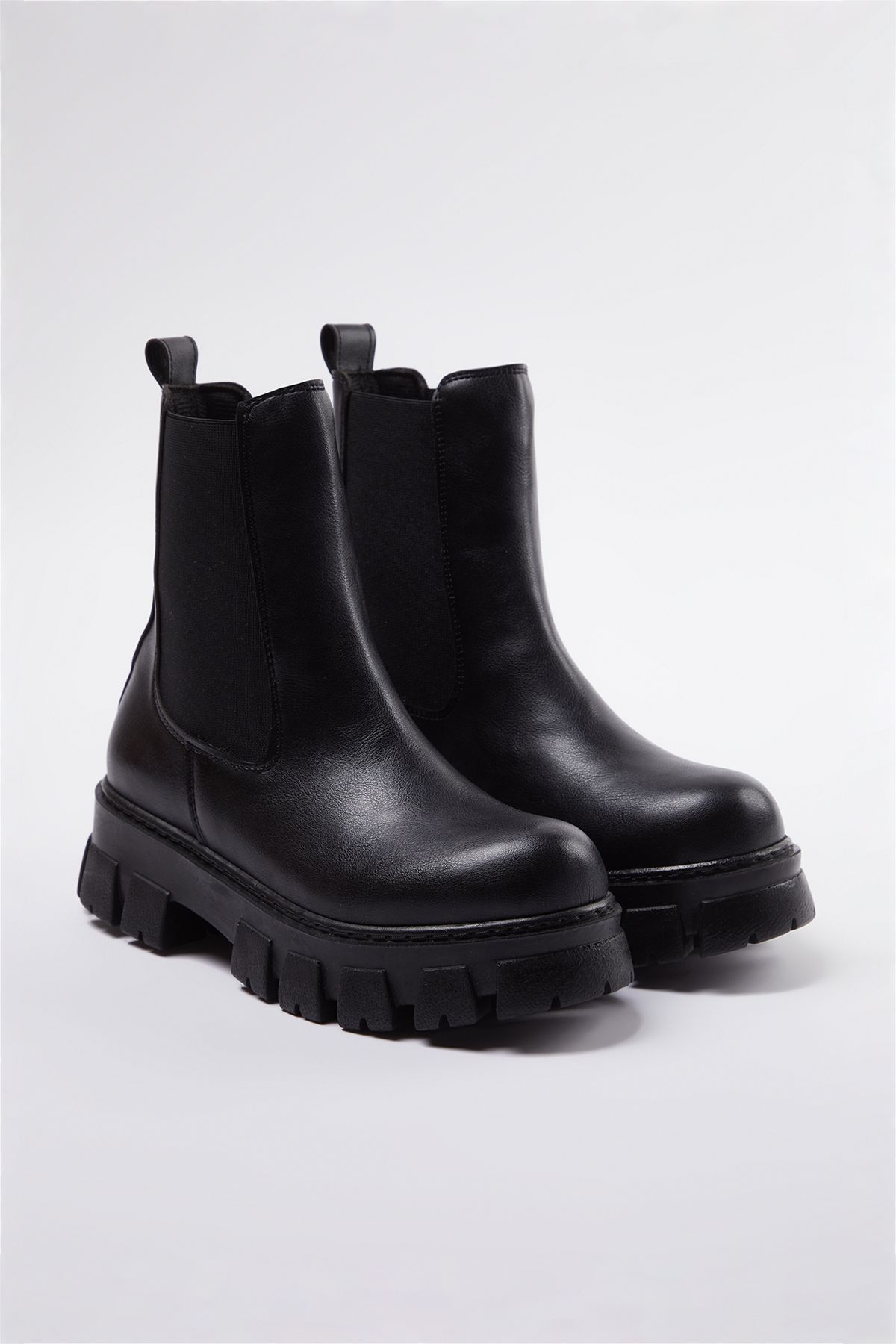 TRENDYOL SHOES-Μαύρες ελαστικές οδοντωτές επίπεδες γυναικείες μπότες Chealsea με χοντρή σόλα TAKAW25BO00020 2