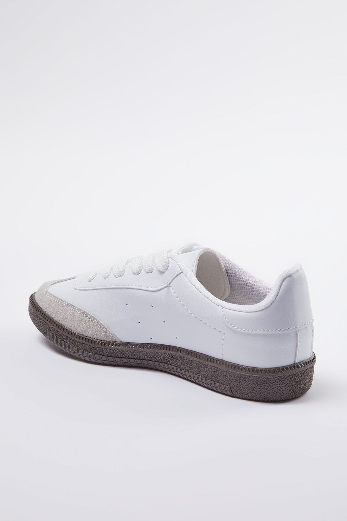 TRENDYOL SHOES-Retro fehér női tornacipő - fűzős Takaw25sn00005 6