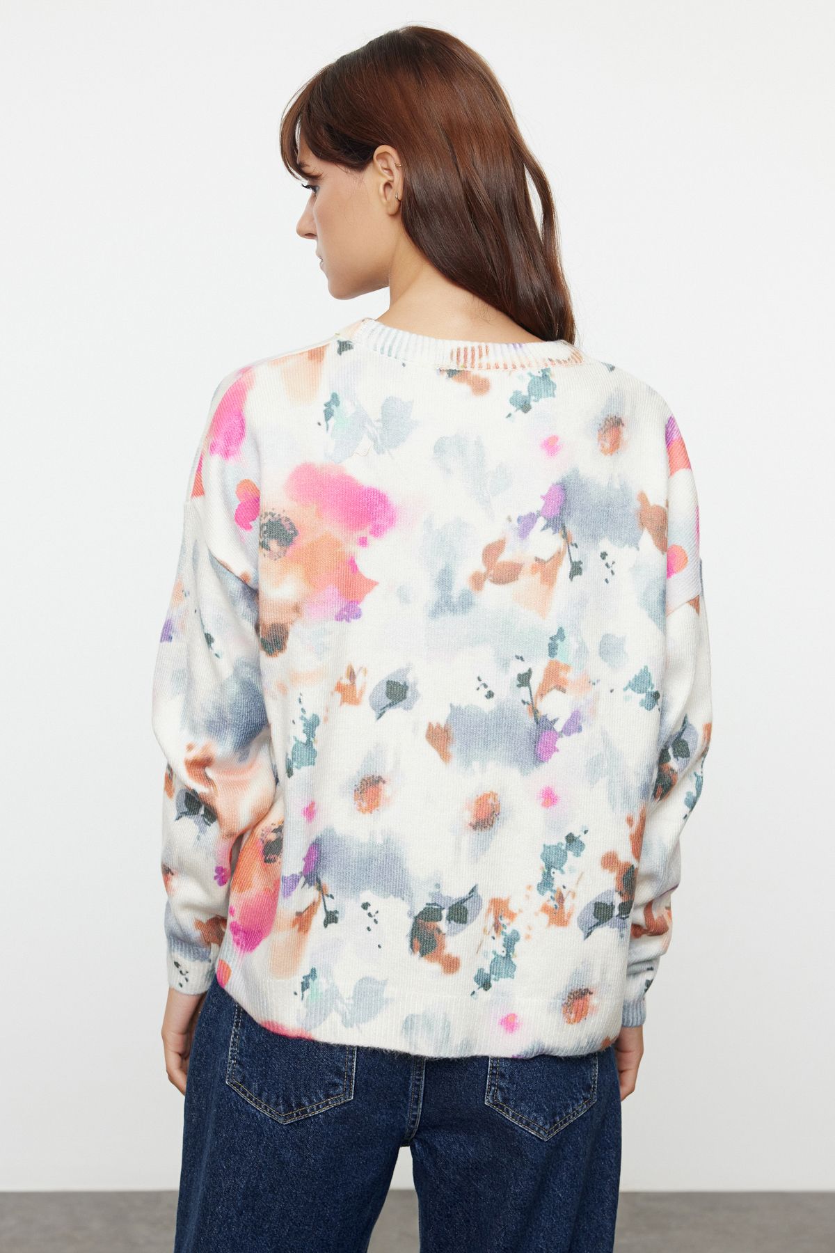 Trendyol Collection-Weicher, strukturierter, ecrufarbener Strickpullover mit Blumenmuster – TWOAW25KZ00237 5
