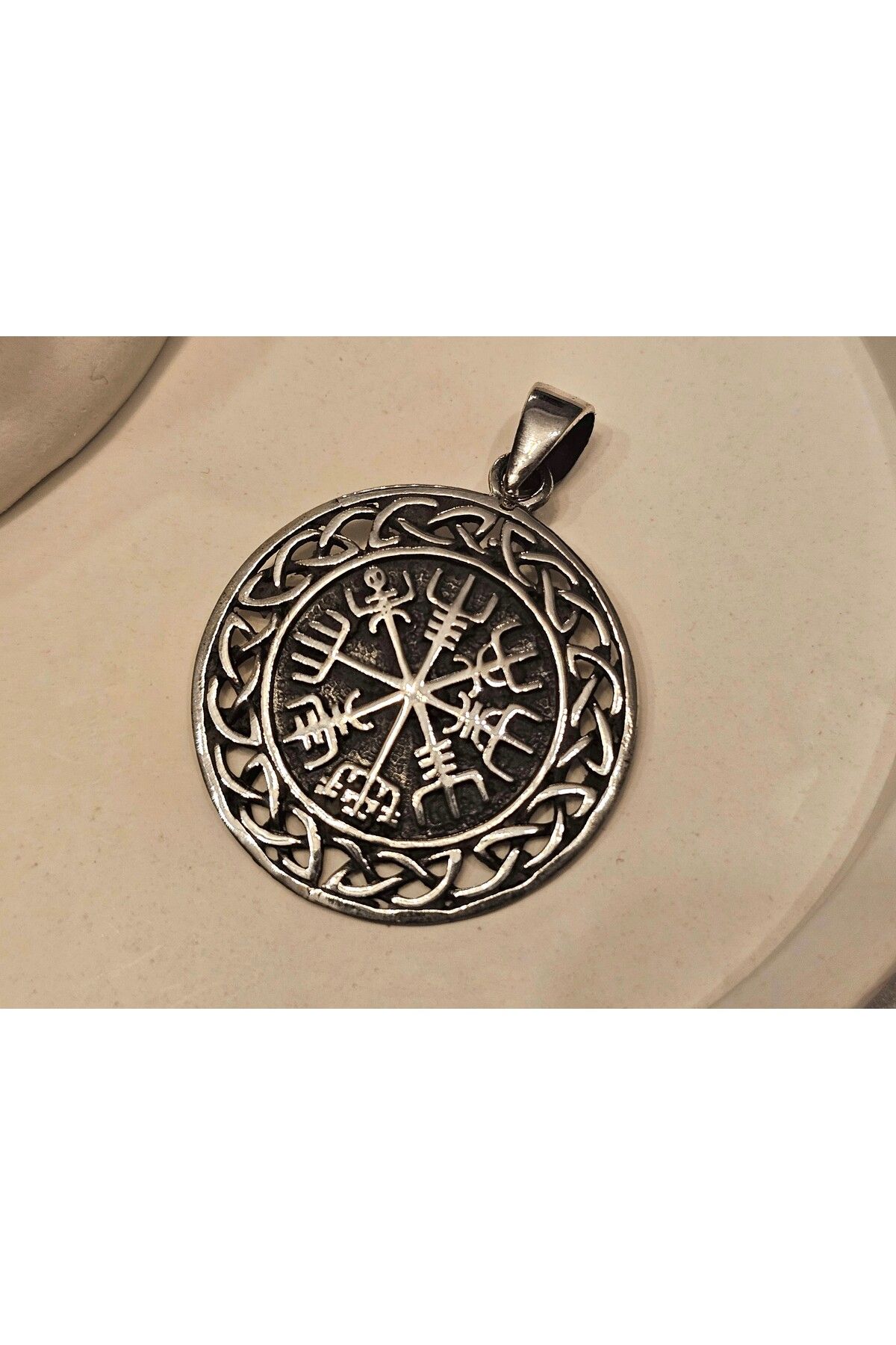 Kaybolmayanları Yönelten Vegvisir Gümüş Kolye Ucu